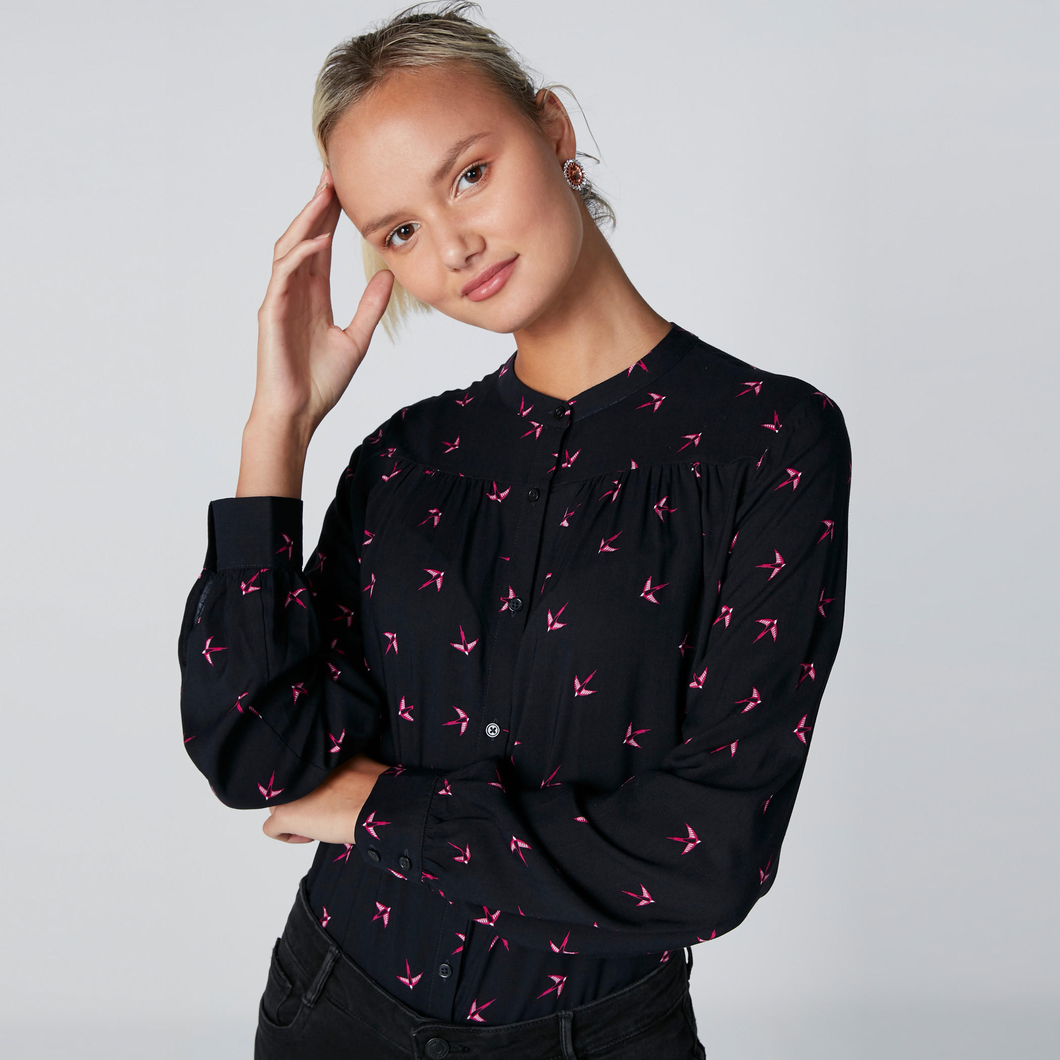 قميص بطبعات وأزرار-women-clothing-shirtsandblouses-shirts-image-3