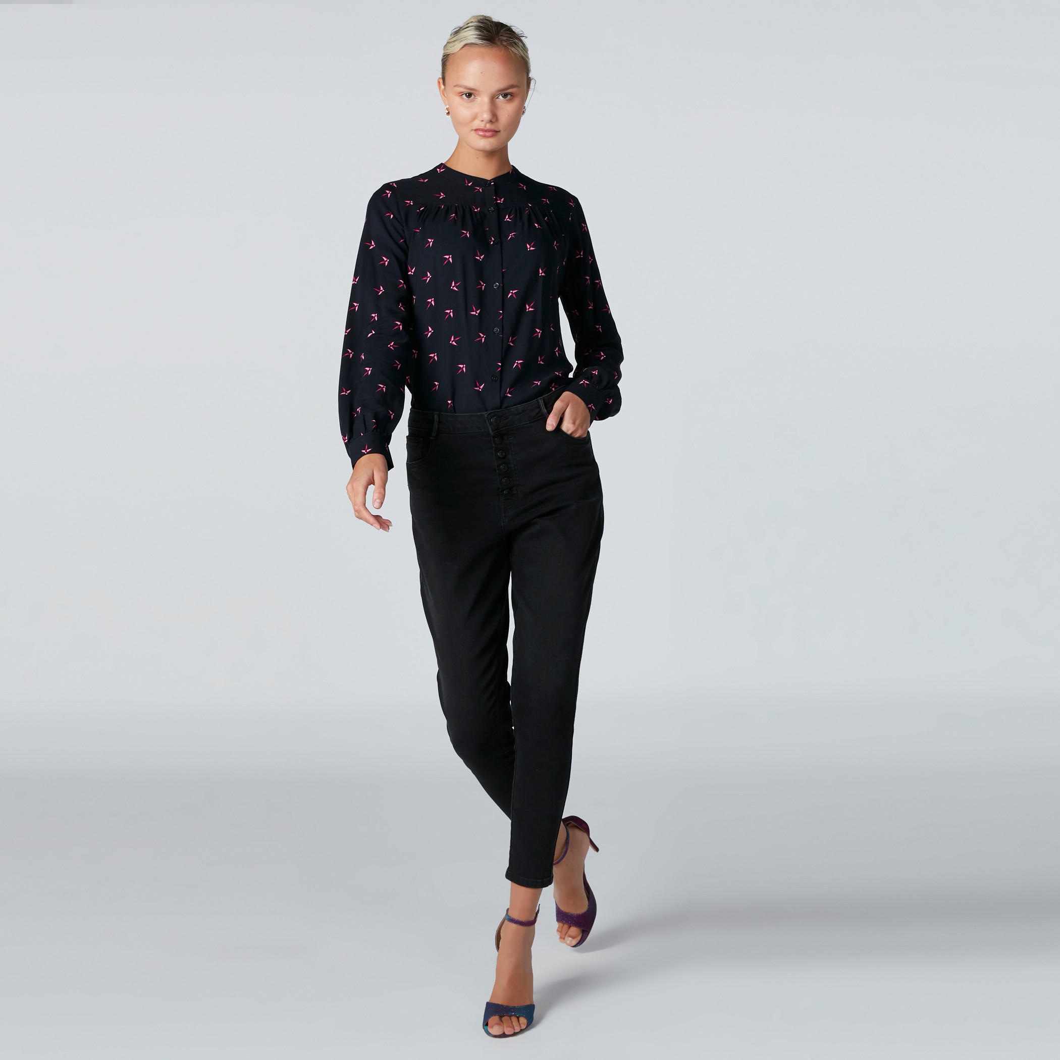 قميص بطبعات وأزرار-women-clothing-shirtsandblouses-shirts-image-2