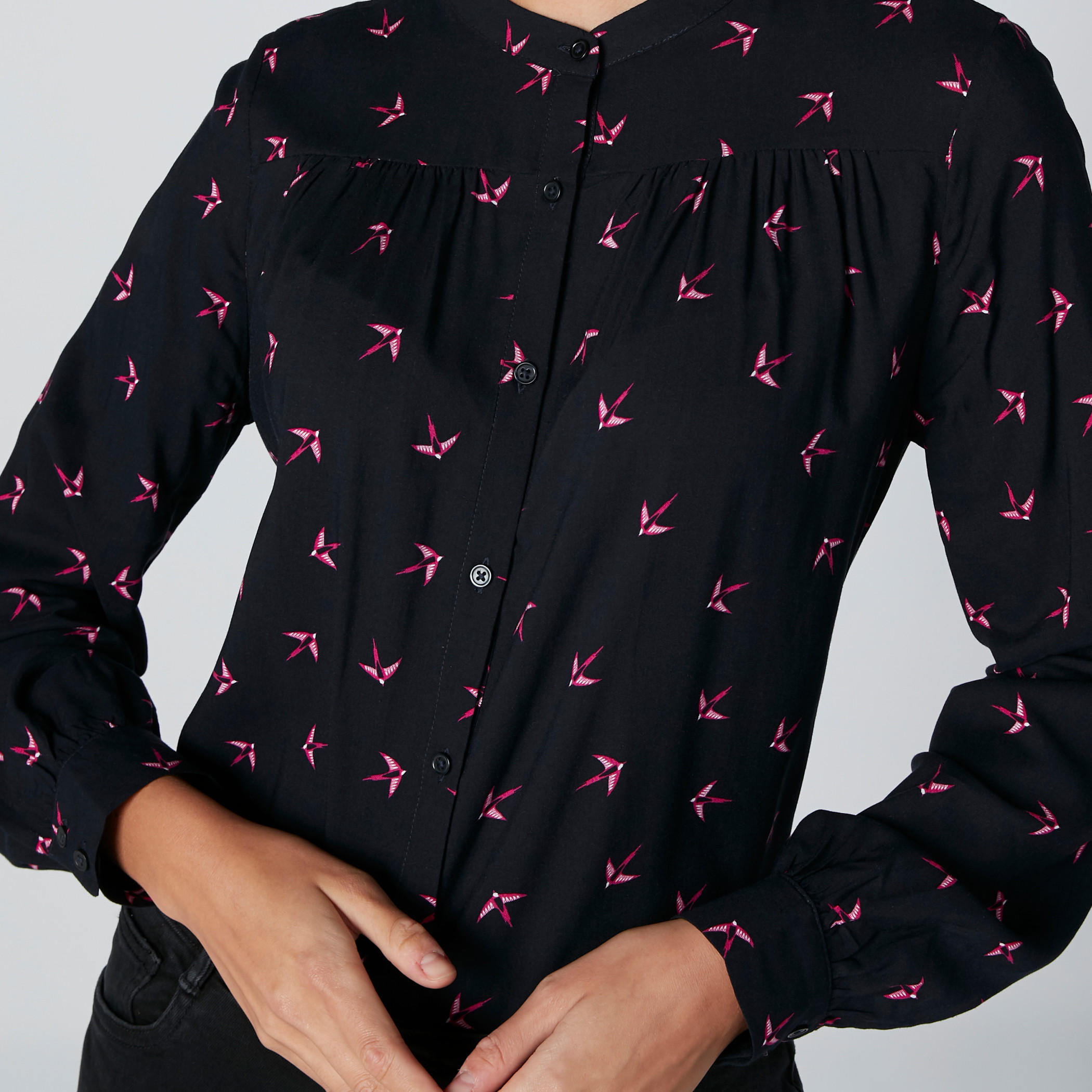 قميص بطبعات وأزرار-women-clothing-shirtsandblouses-shirts-image-1