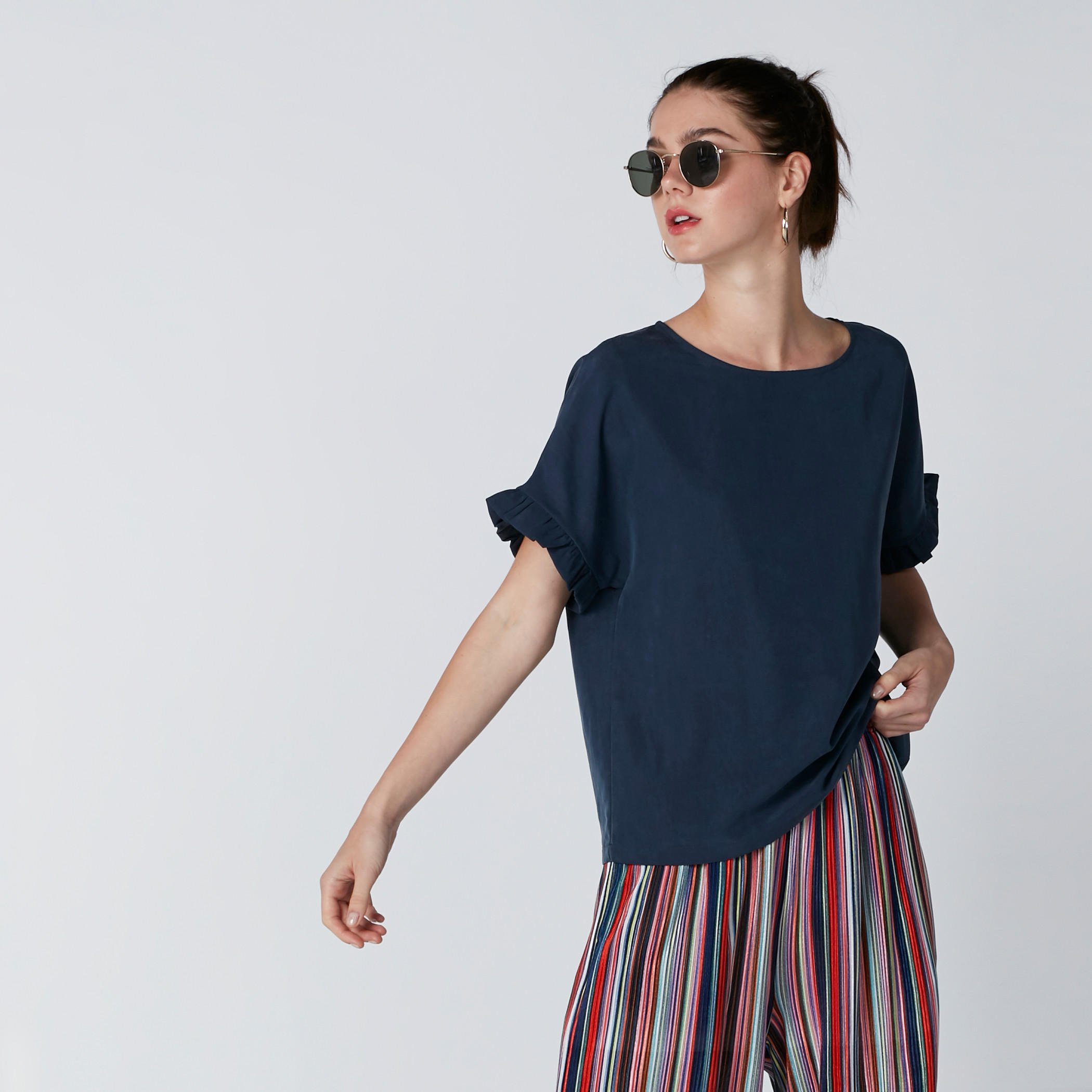 بلوزة بوكسي بياقة مستديرة وأكمام قصيرة وتفاصيل كشكش-women-clothing-shirtsandblouses-blouses-image-1