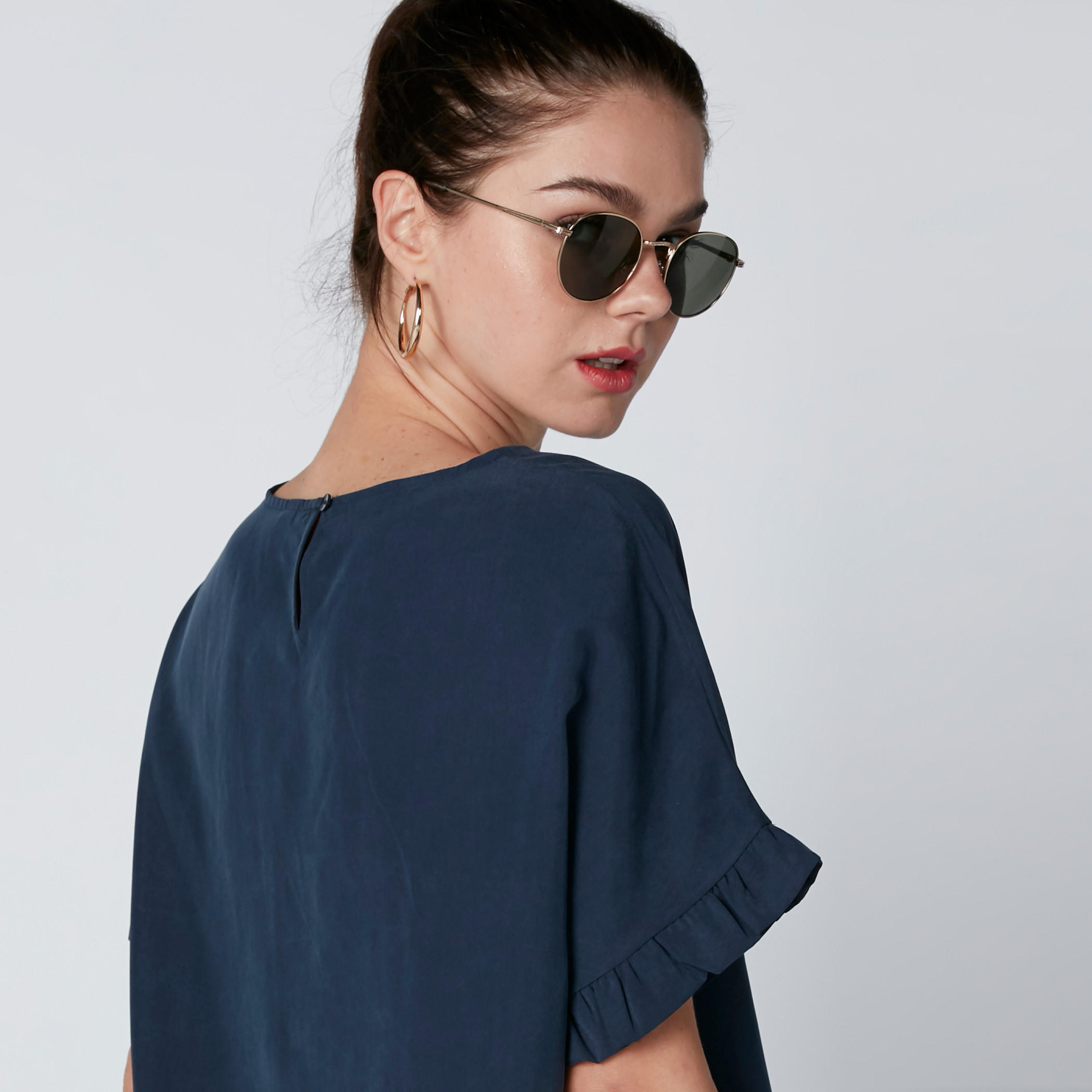 بلوزة بوكسي بياقة مستديرة وأكمام قصيرة وتفاصيل كشكش-women-clothing-shirtsandblouses-blouses-image-4