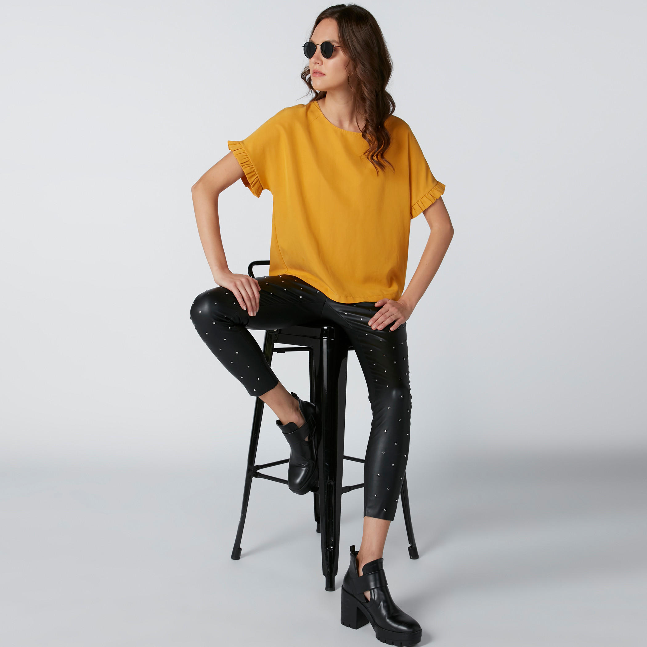 بلوزة بياقة مستديرة وأكمام طويلة وتفاصيل مثنية-women-clothing-shirtsandblouses-blouses-image-1