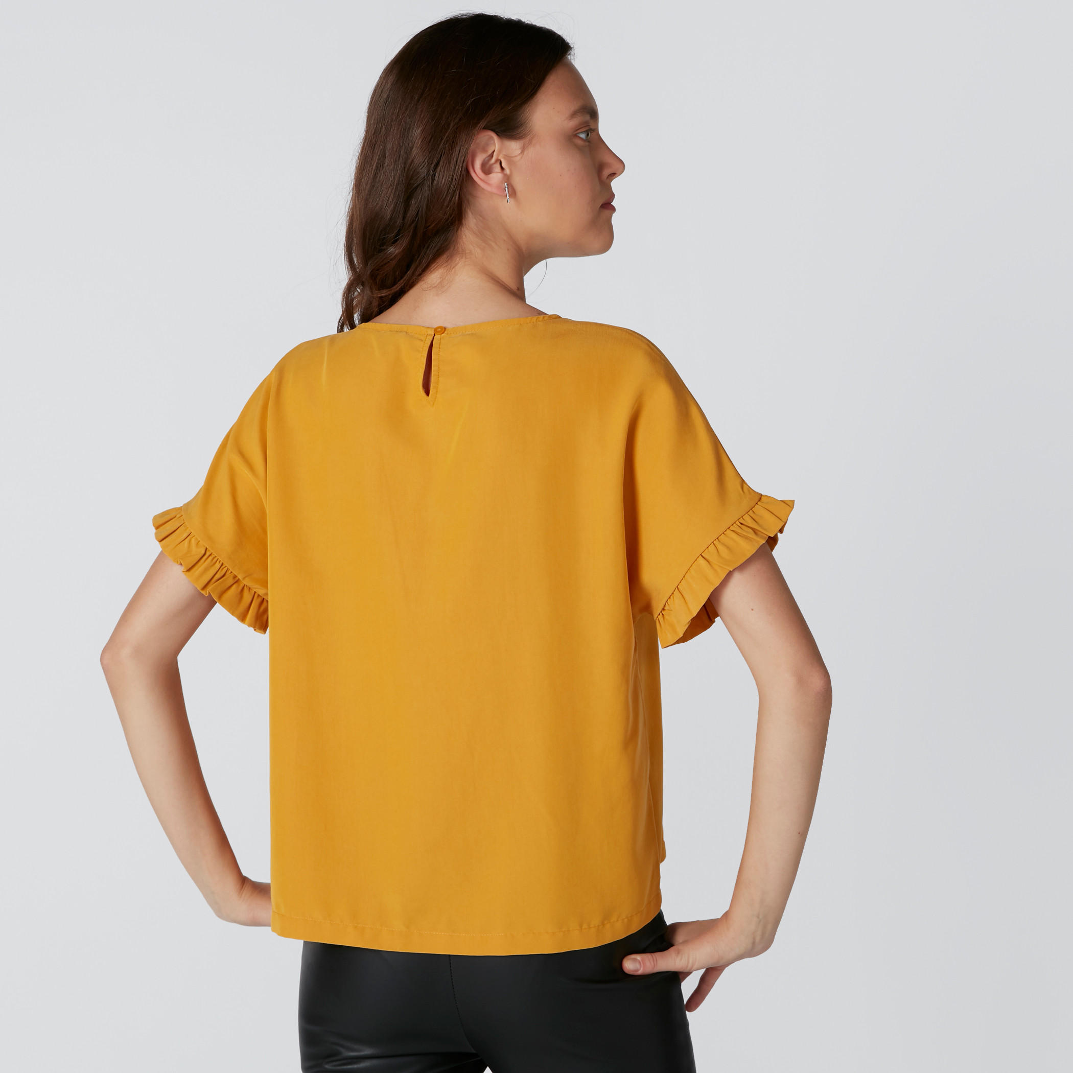 بلوزة بياقة مستديرة وأكمام طويلة وتفاصيل مثنية-women-clothing-shirtsandblouses-blouses-image-2