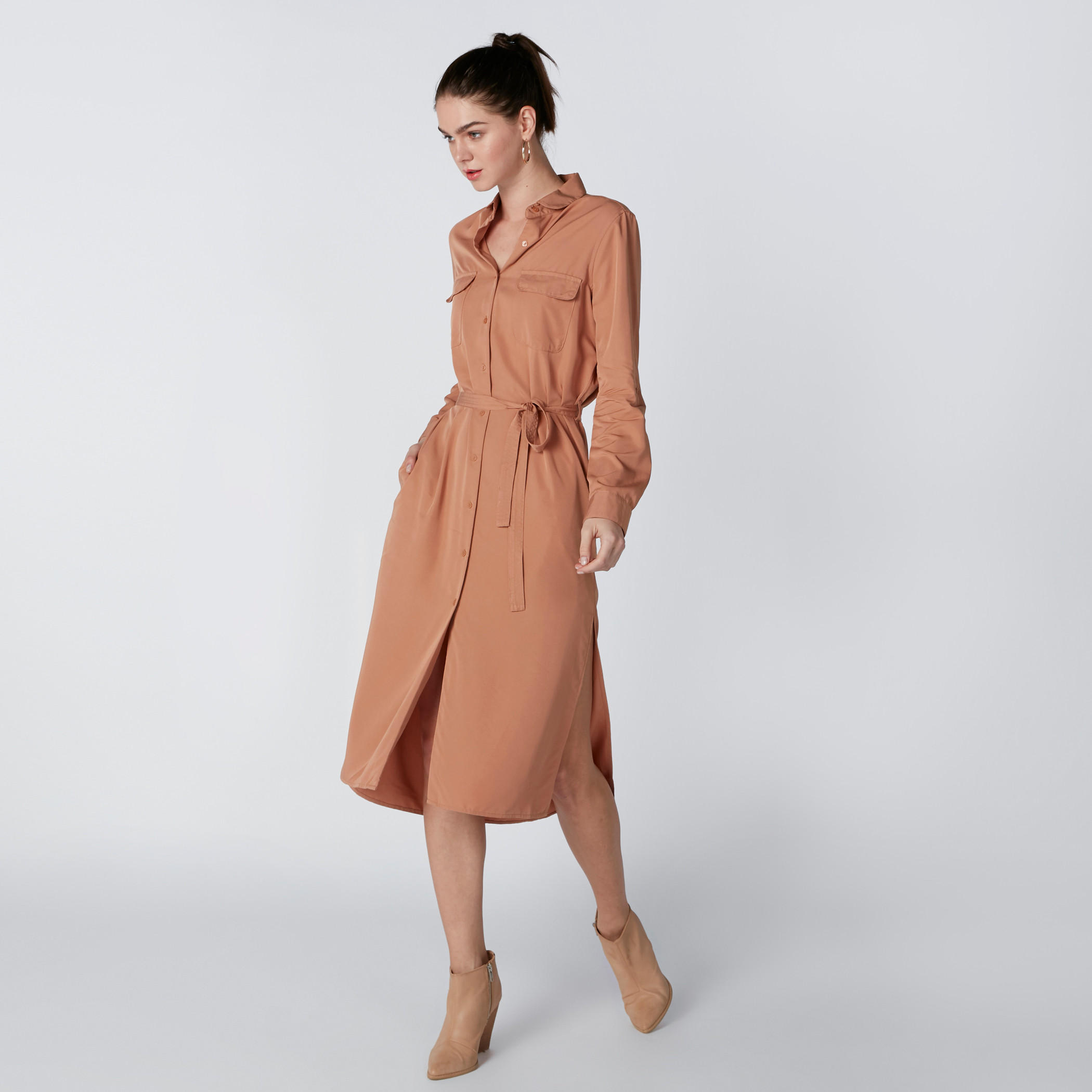 فستان قميص ميدي بجيوب وأكمام طويلة وحزام رباط-women-clothing-dresses-image-1