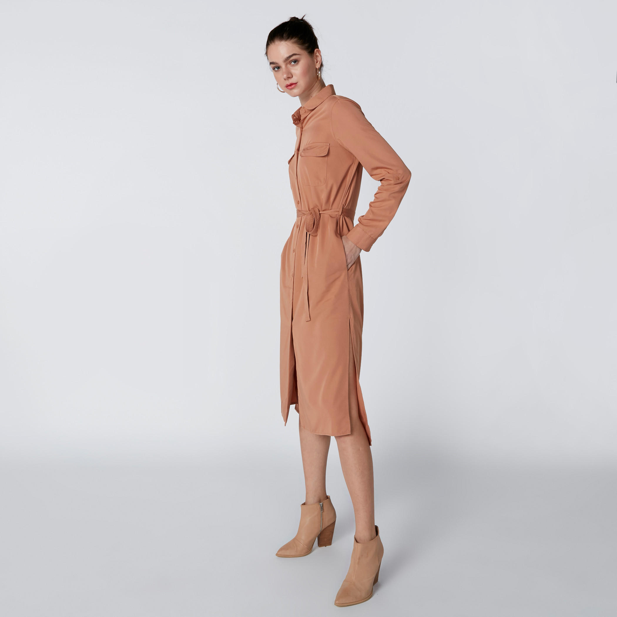 فستان قميص ميدي بجيوب وأكمام طويلة وحزام رباط-women-clothing-dresses-image-3