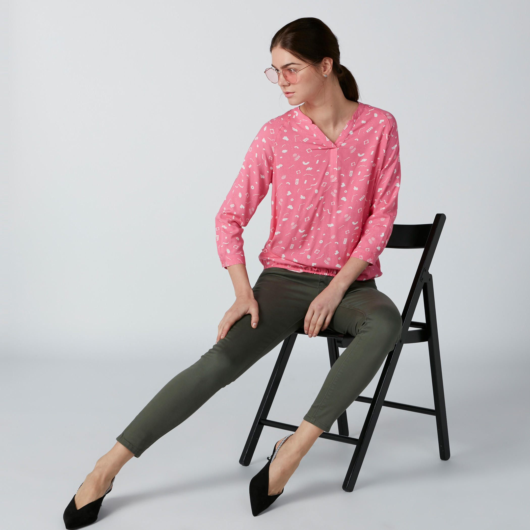 بلوزة بياقة V وأكمام 3/4 وطبعات-women-clothing-shirtsandblouses-blouses-image-1