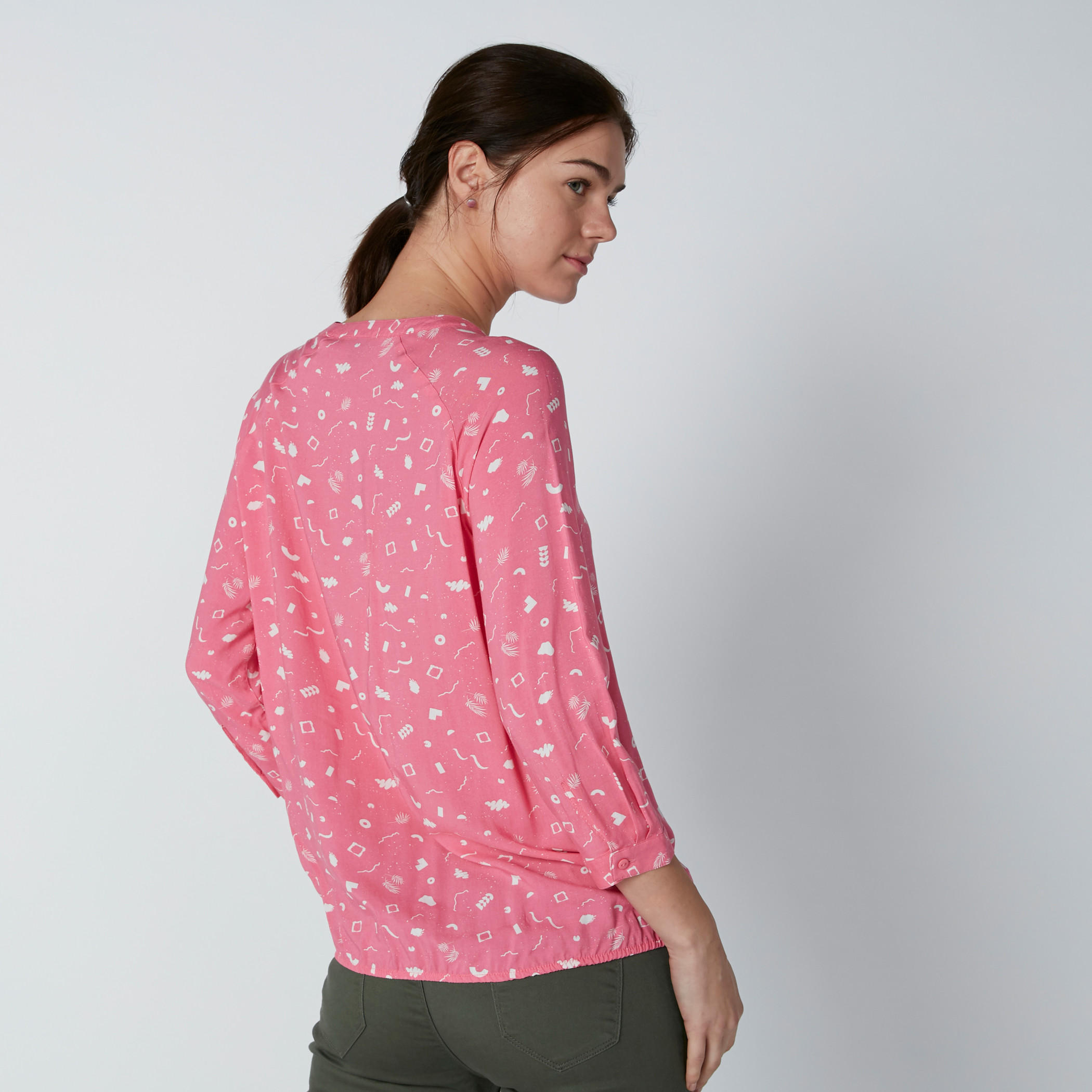 بلوزة بياقة V وأكمام 3/4 وطبعات-women-clothing-shirtsandblouses-blouses-image-2