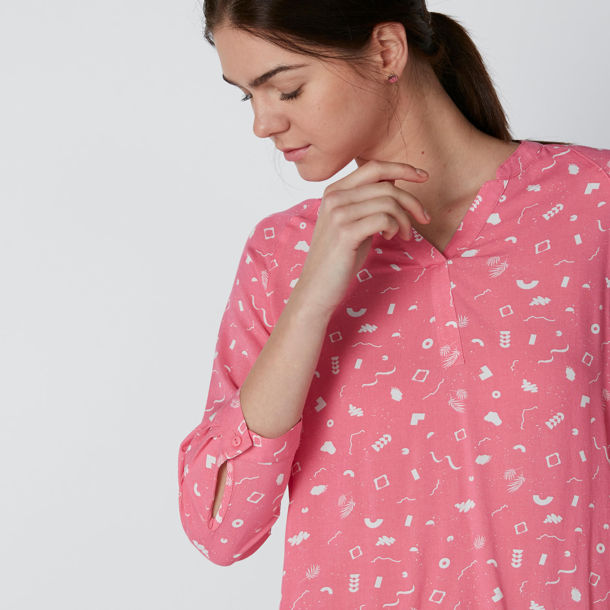 بلوزة بياقة V وأكمام 3/4 وطبعات-women-clothing-shirtsandblouses-blouses-image-4