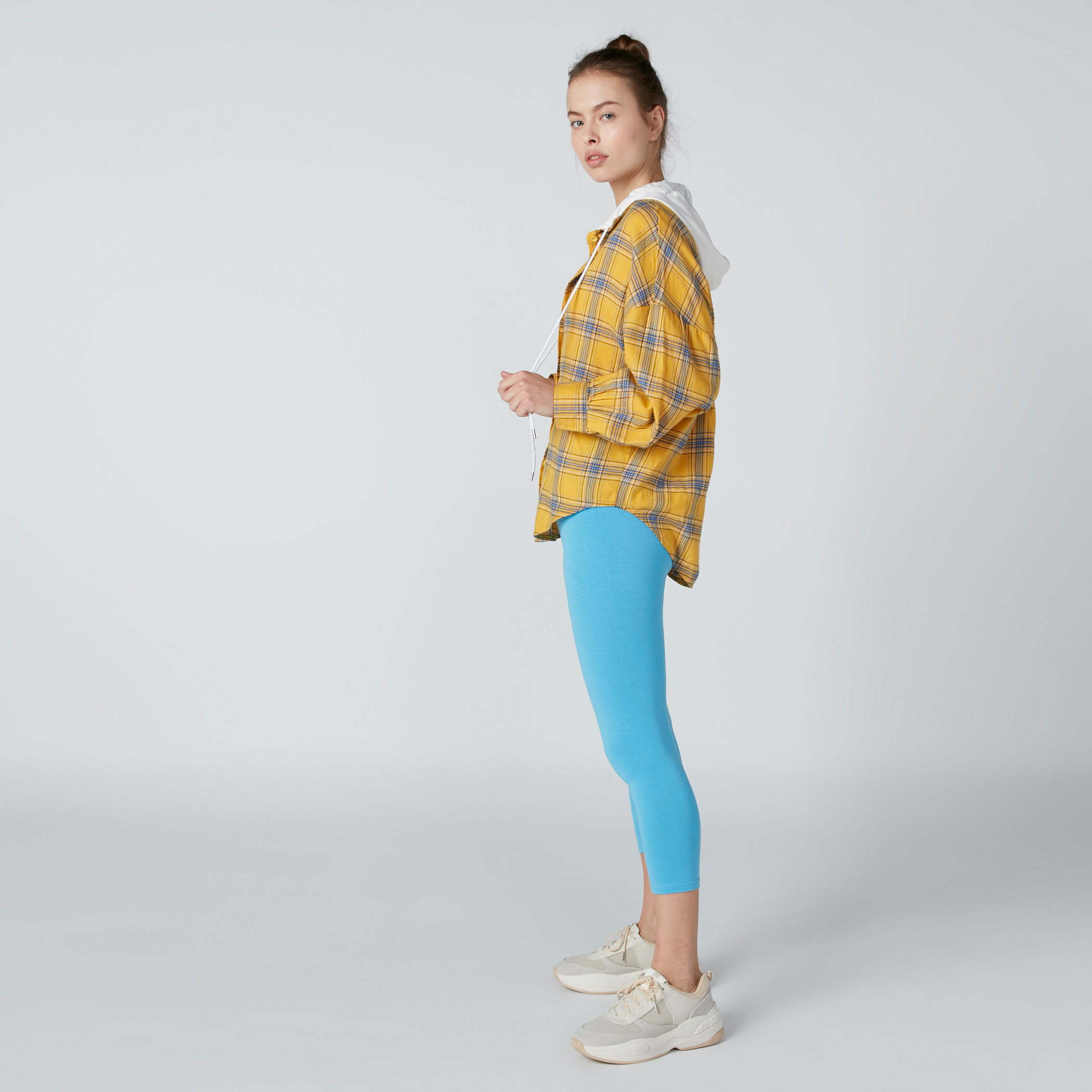 بنطال ليقنز قصير بخصر مطاطي-women-clothing-bottoms-leggings-image-1