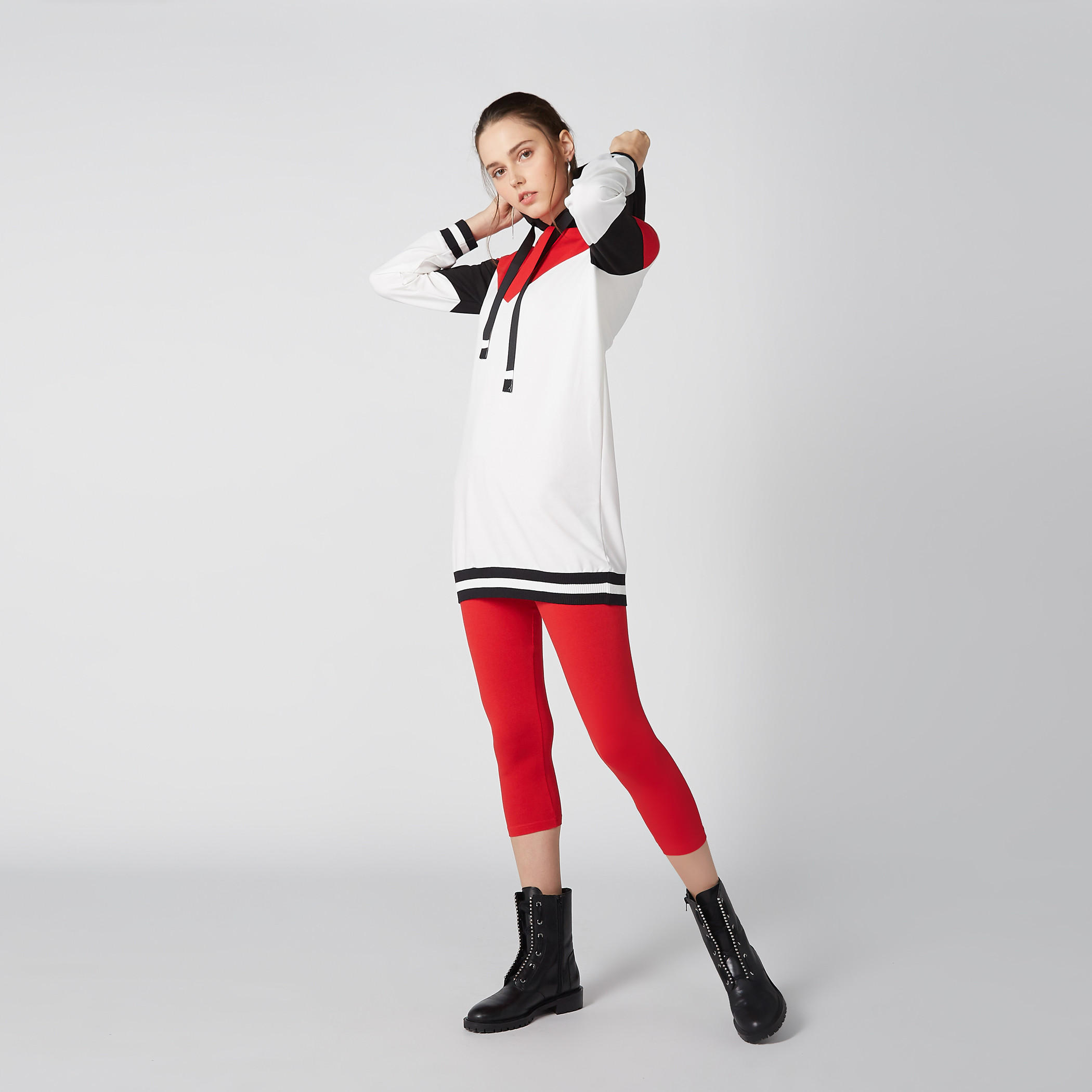 بنطال ليقنز قصير بخصر مطاطي-women-clothing-bottoms-leggings-image-2