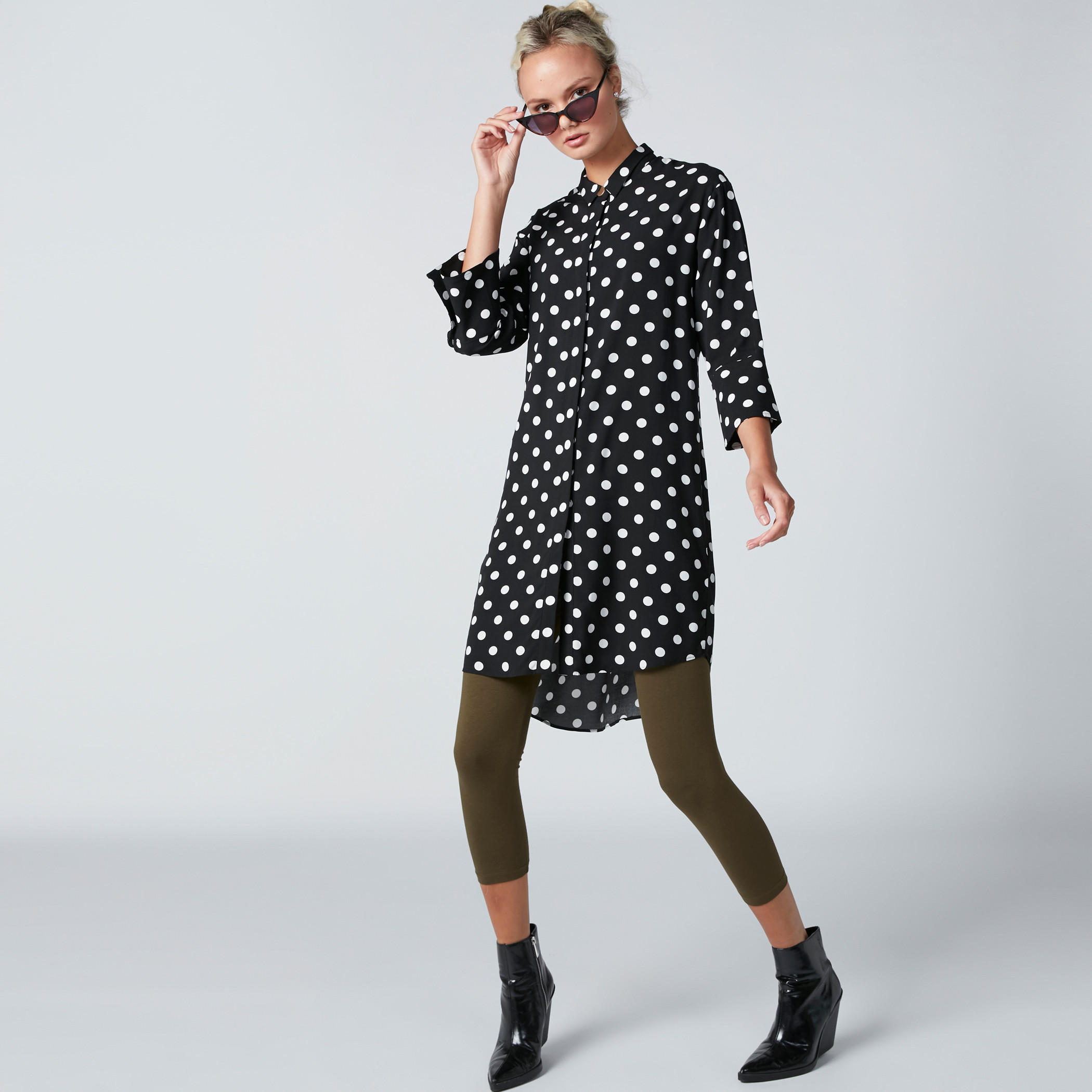 بنطال ليقنز قصير بخصر مطاطي-women-clothing-bottoms-leggings-image-1