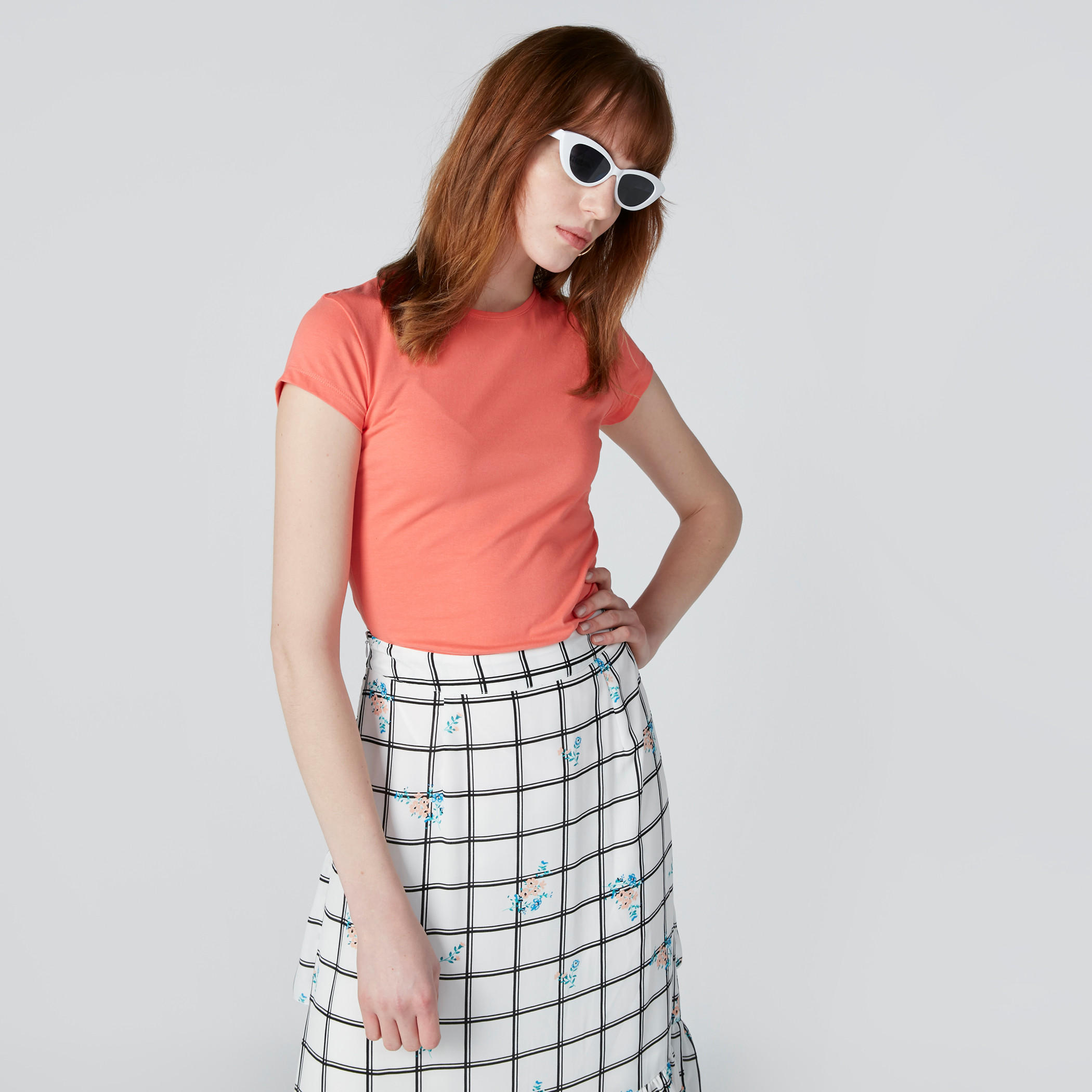 تيشيرت بياقة ضيّقة وأكمام كاب-women-clothing-tshirts-image-3