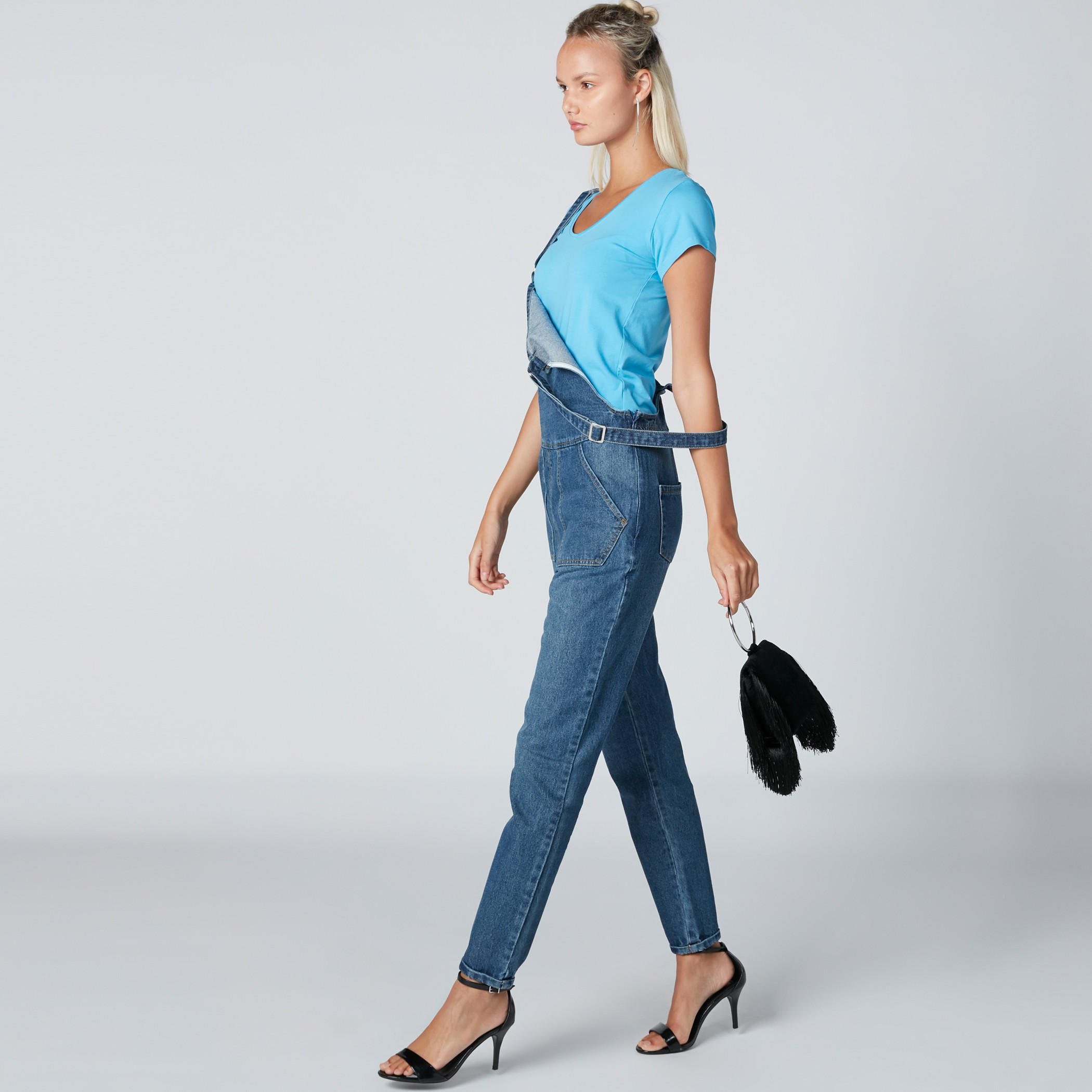 تيشيرت بياقة عميقة وأكمام كاب-women-clothing-shirtsandblouses-shirts-image-4