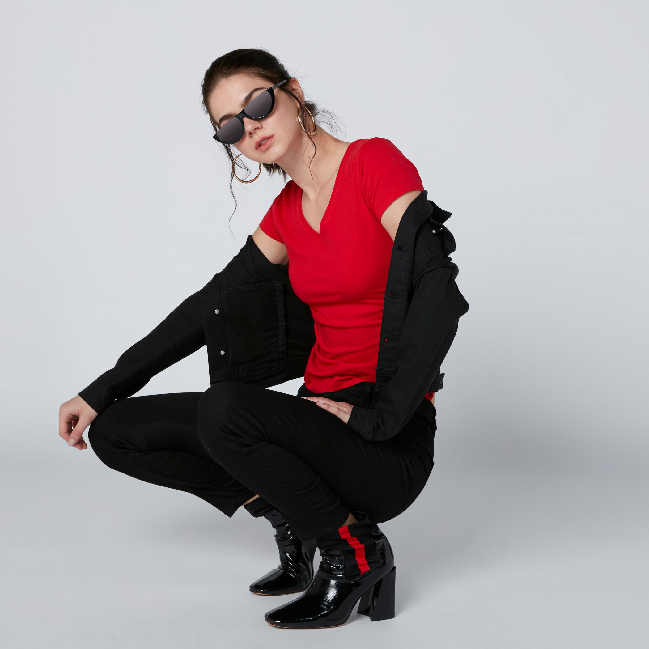 تيشيرت بياقة V وأكمام قصيرة-women-clothing-tshirts-image-3