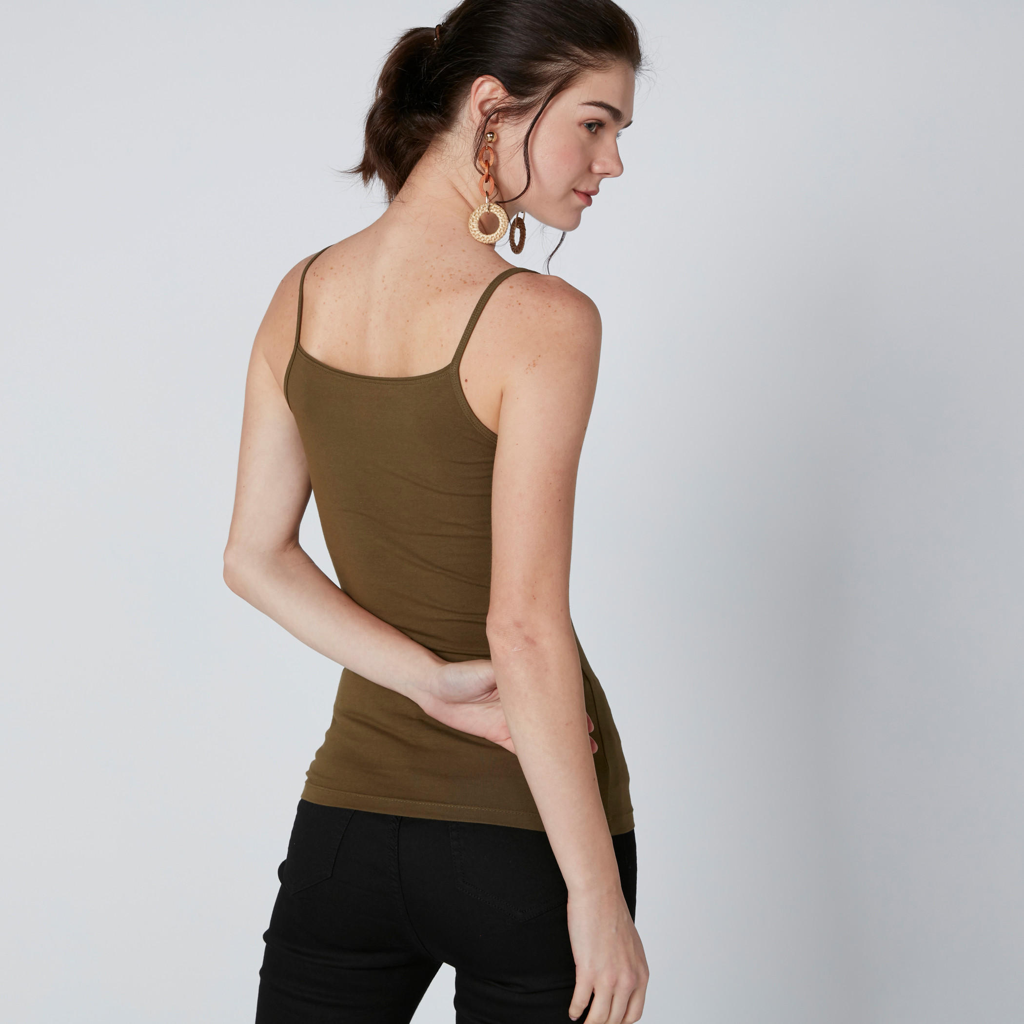بلوزة كامي بحمّالات رفيعة وياقة عميقة-women-clothing-tshirts-image-2
