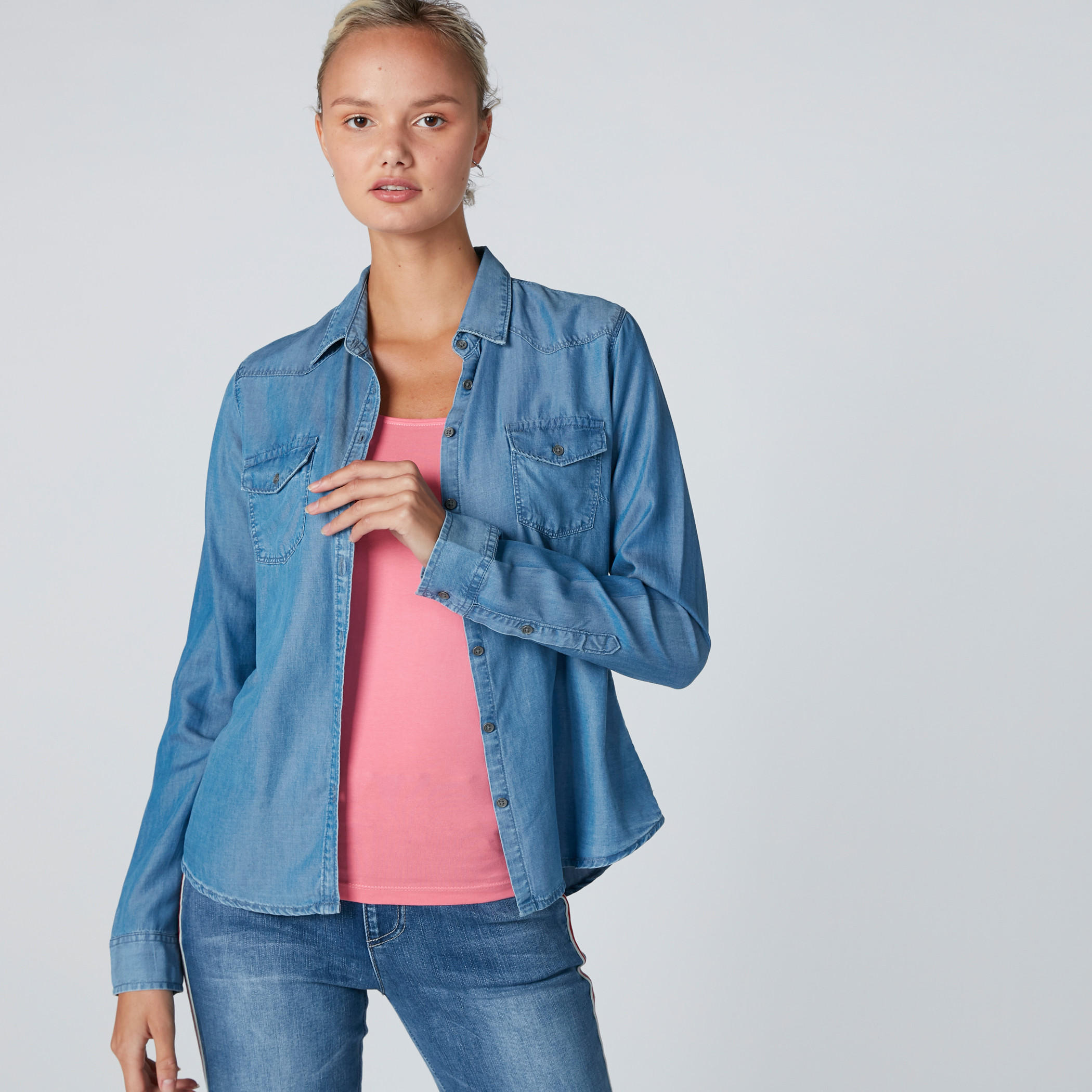 فيست بياقة عميقة وحمّالات رفيعة-women-clothing-tshirts-image-2