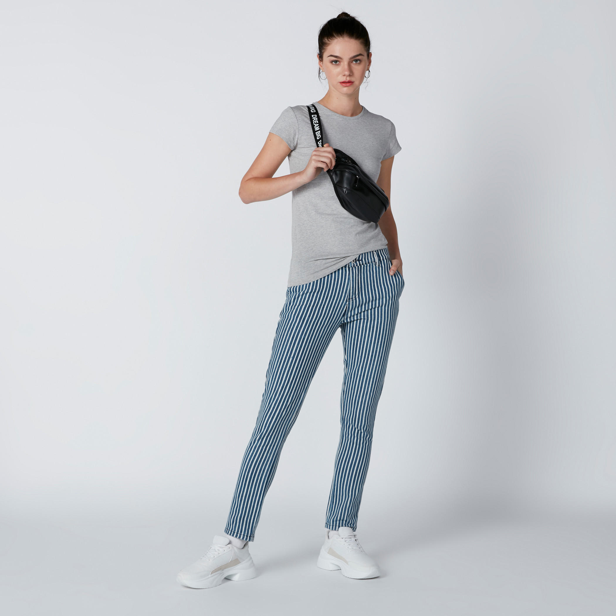 تيشيرت بياقة مستديرة وأكمام كاب-women-clothing-tshirts-image-1