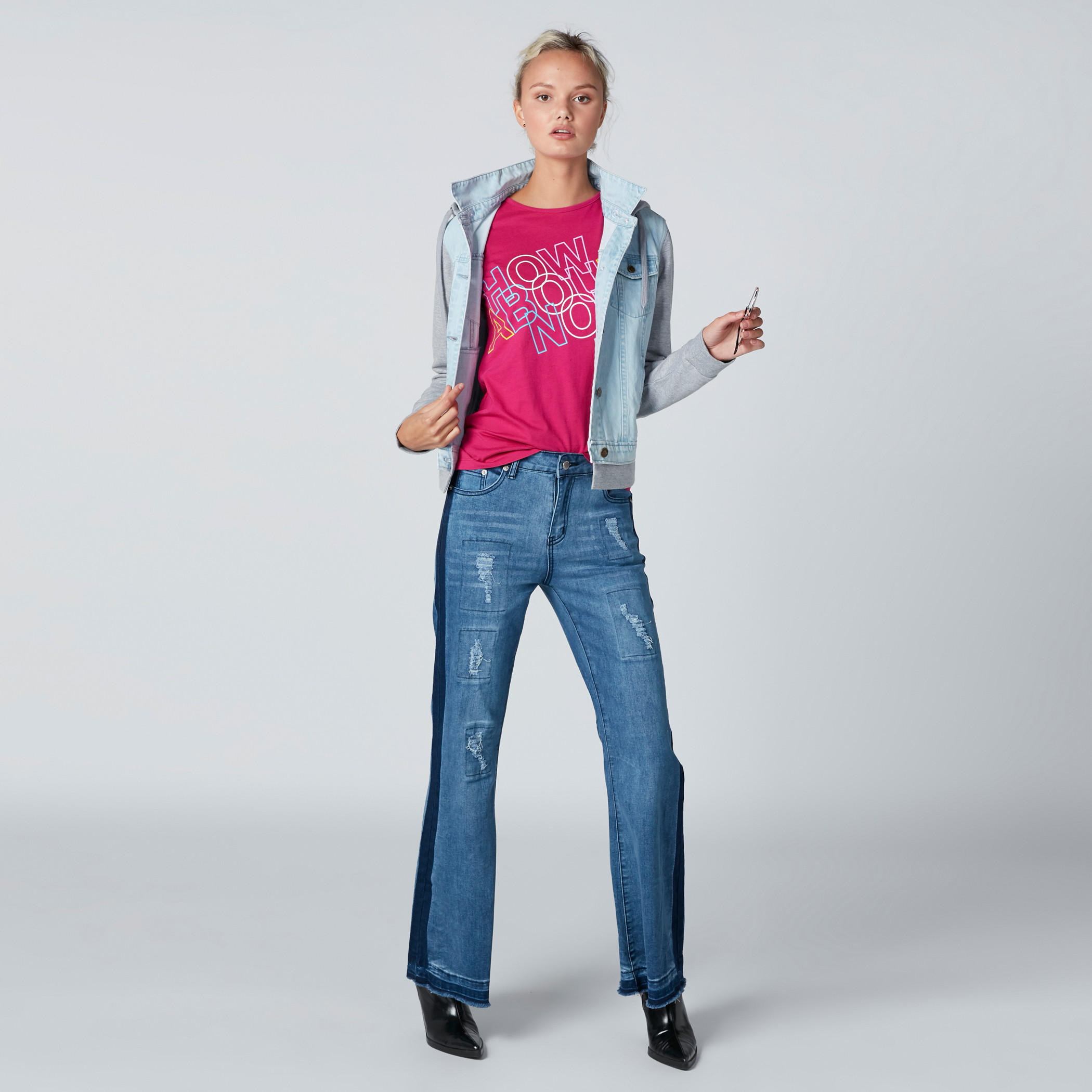 تيشيرت بتصميم مطبوع مع ياقة دائرية وأكمام قصيرة-women-clothing-tshirts-image-4
