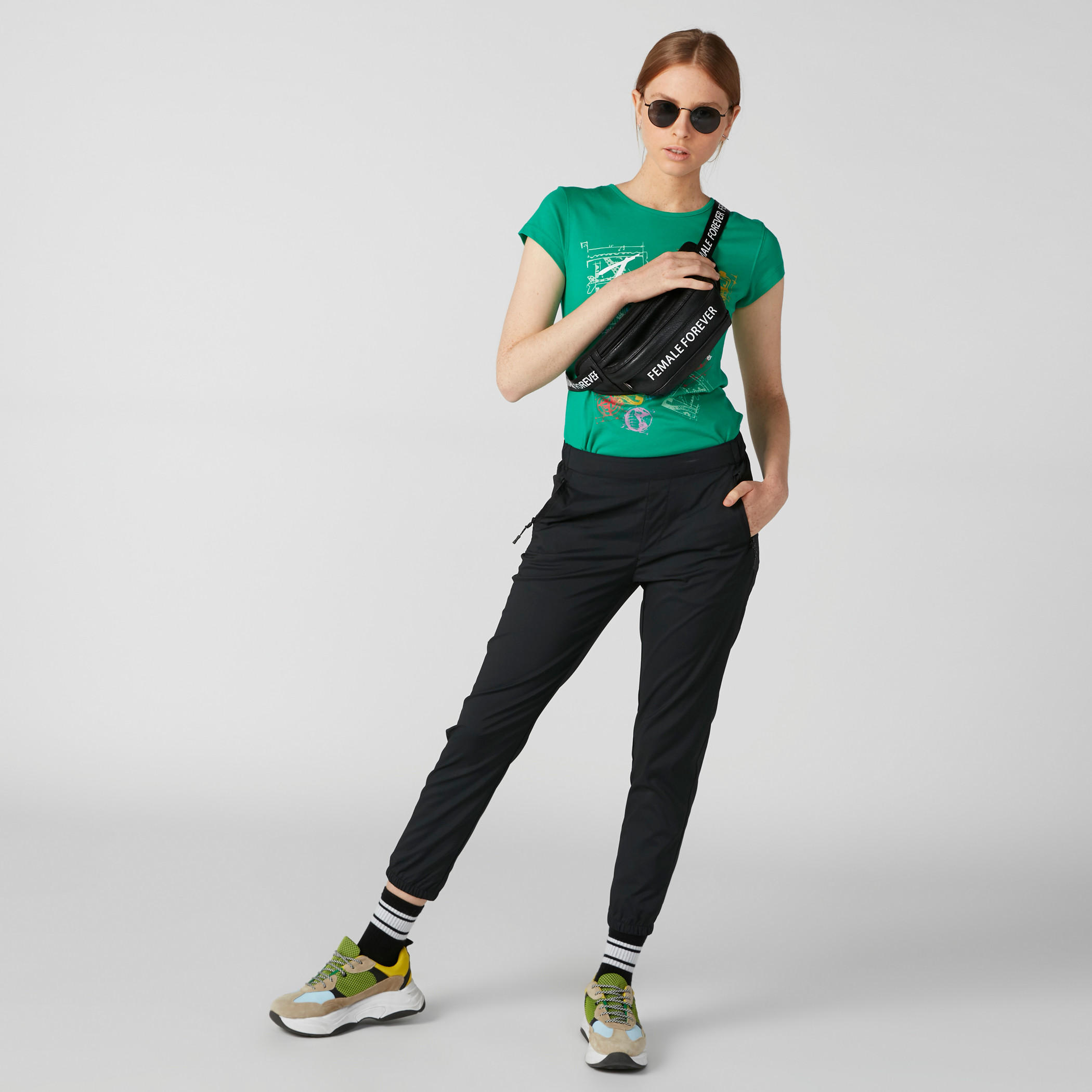 تيشيرت سليم فيت بأكمام كاب وطبعات-women-clothing-tshirts-image-4