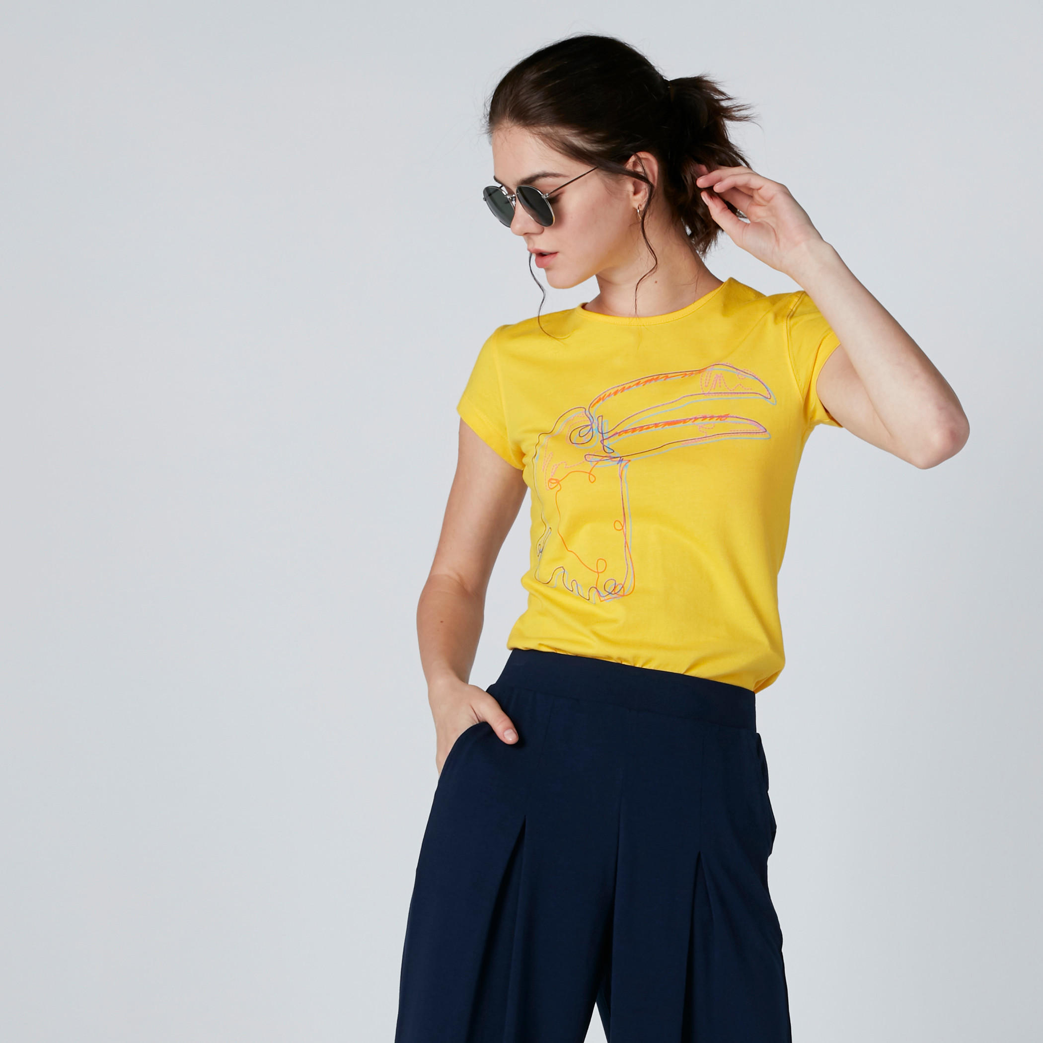 تيشيرت بياقة مستديرة وأكمام كاب وطبعات طائر-women-clothing-tshirts-image-1