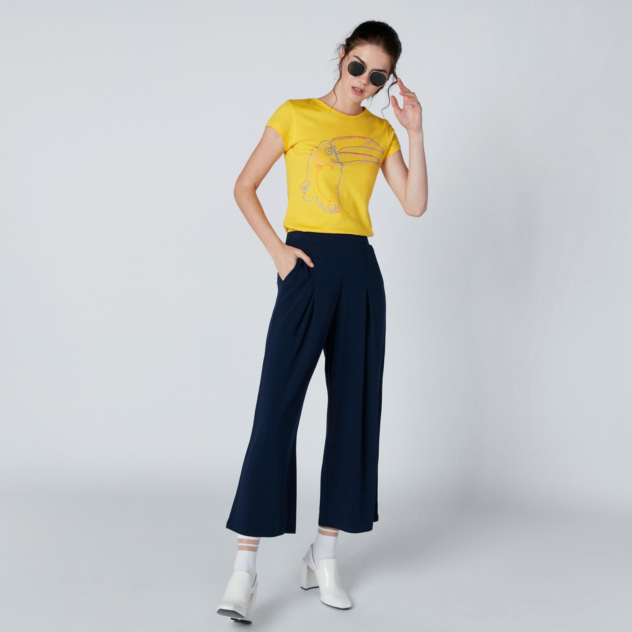 تيشيرت بياقة مستديرة وأكمام كاب وطبعات طائر-women-clothing-tshirts-image-3