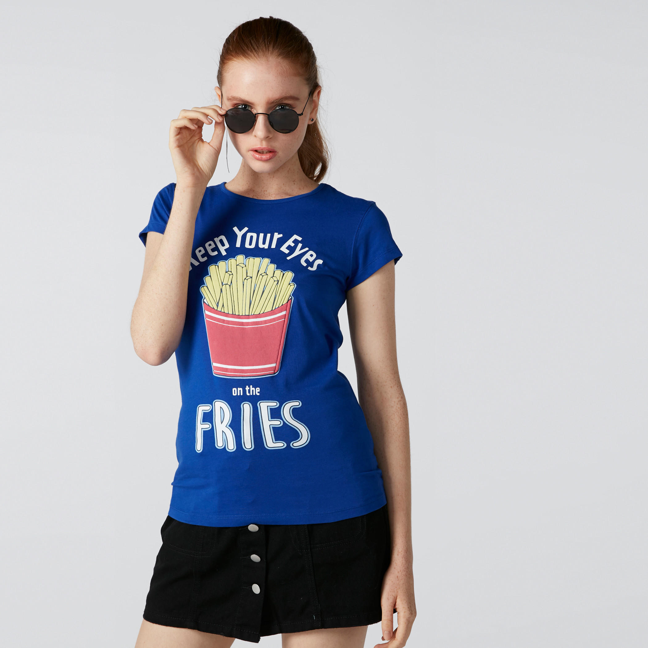 تيشيرت بياقة مستديرة وأكمام كاب وطبعات-women-clothing-tshirts-image-4