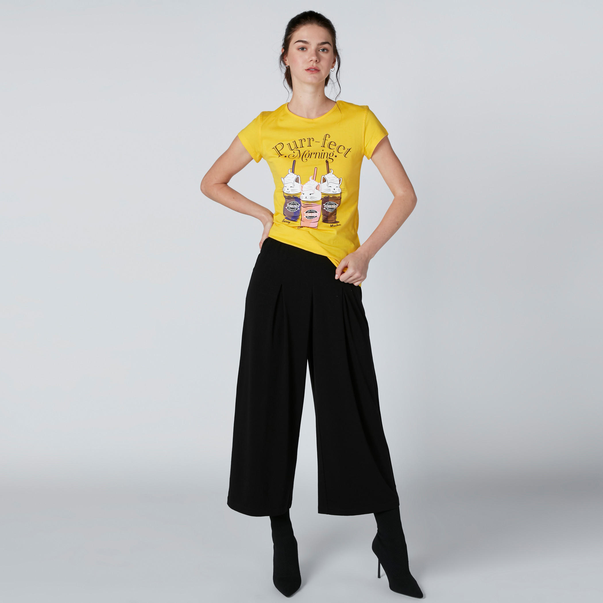 تيشيرت بياقة مستديرة وأكمام كاب وطبعات قطة-women-clothing-tshirts-image-3