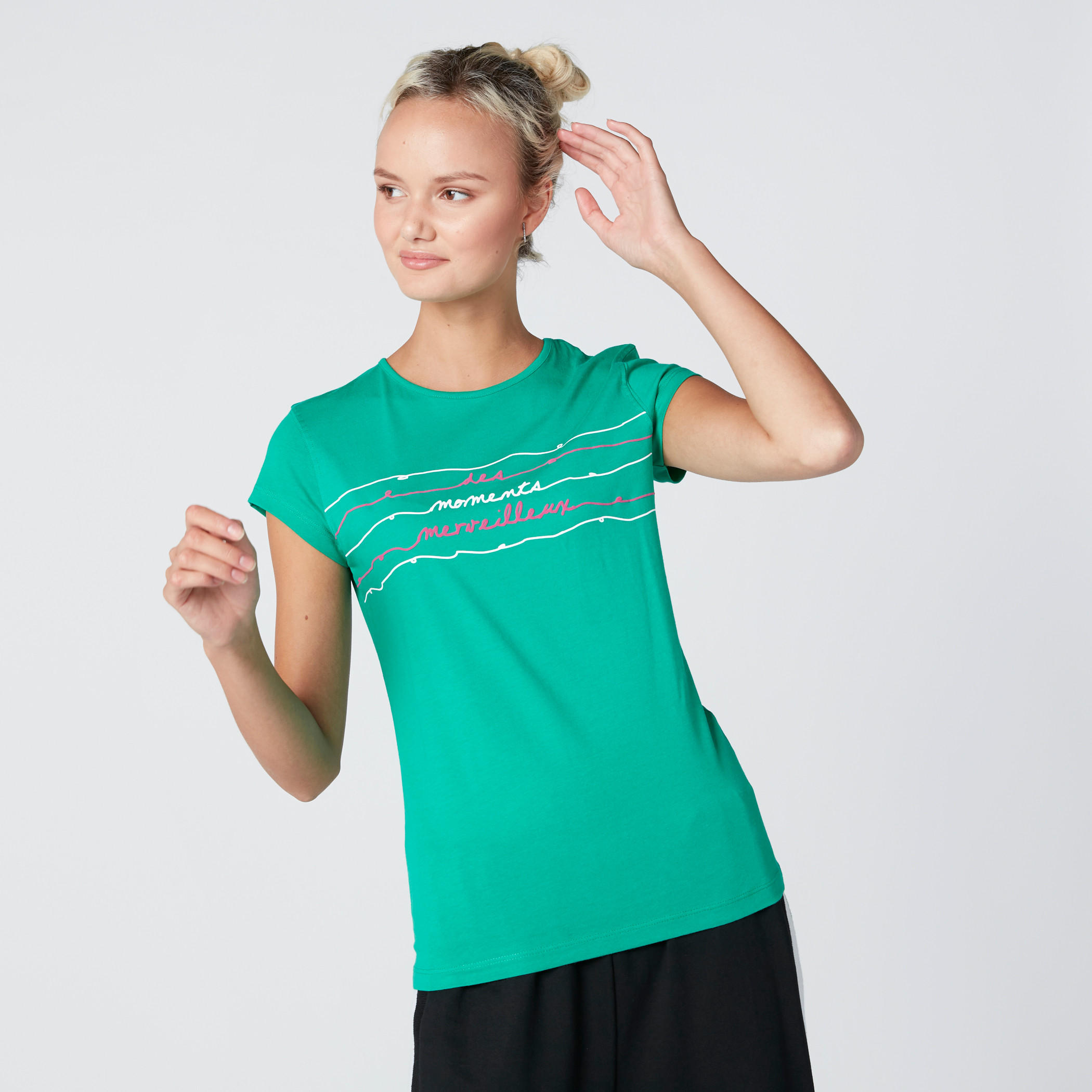تيشيرت بياقة مستديرة وأكمام كاب وطبعات-women-clothing-tshirts-image-1
