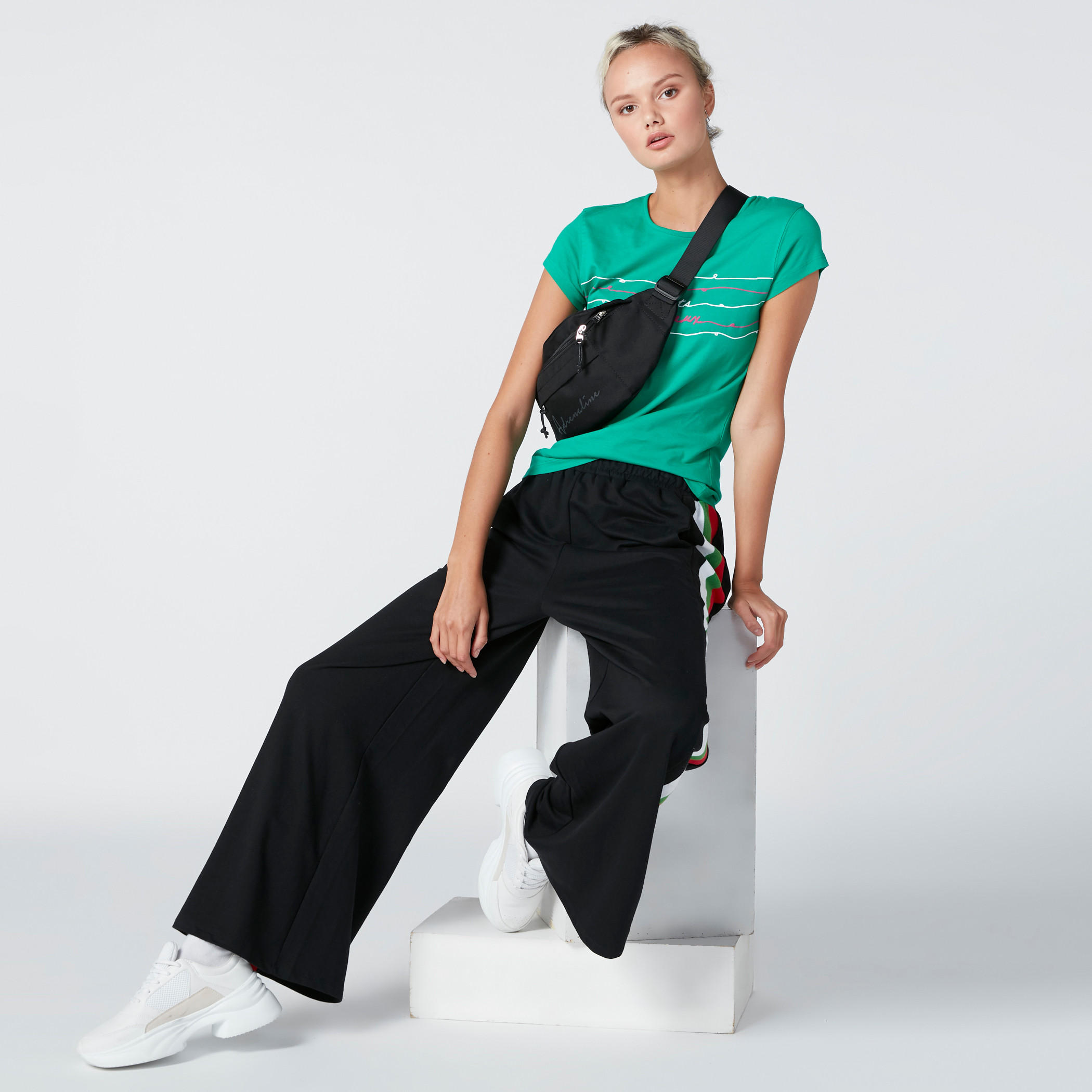 تيشيرت بياقة مستديرة وأكمام كاب وطبعات-women-clothing-tshirts-image-3