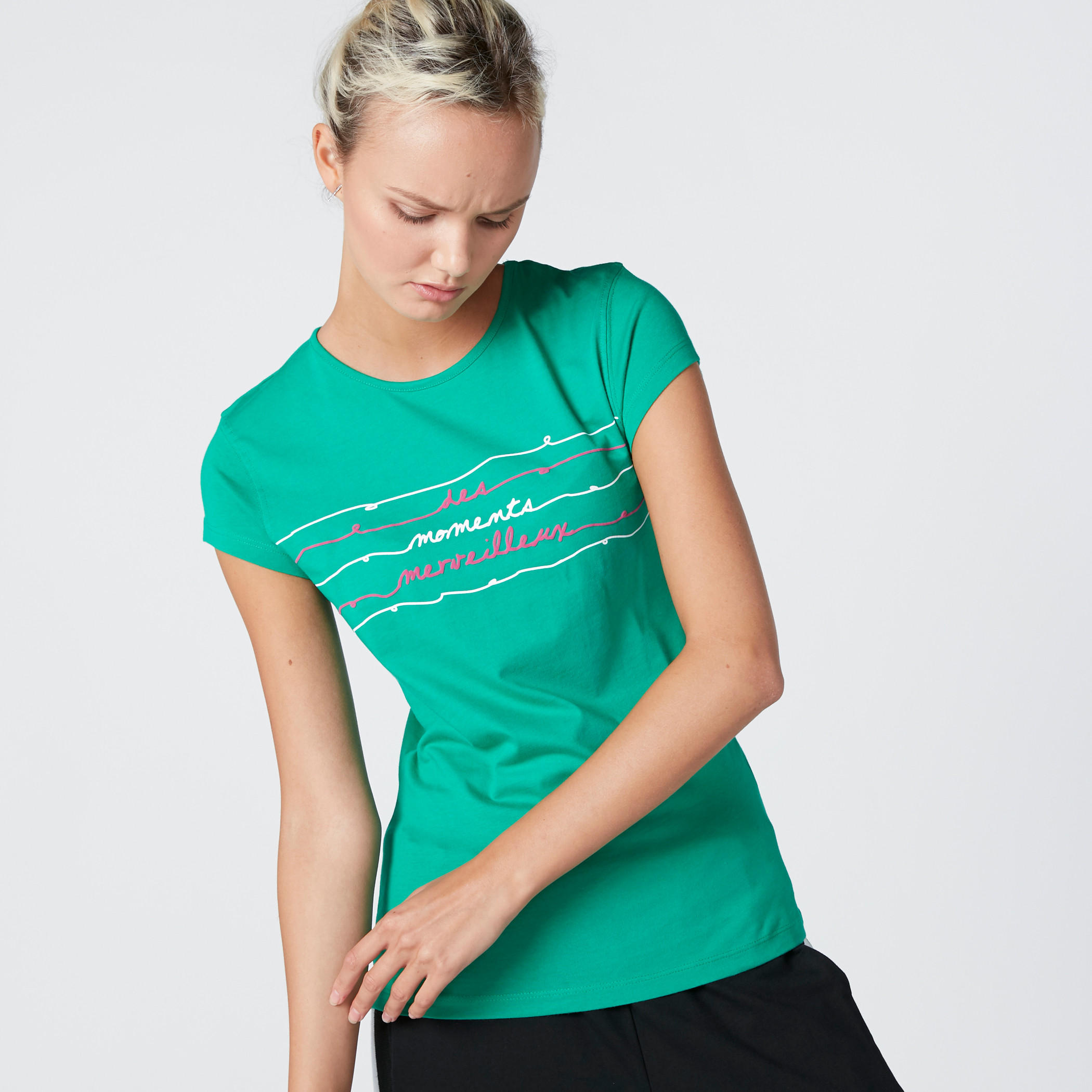 تيشيرت بياقة مستديرة وأكمام كاب وطبعات-women-clothing-tshirts-image-4