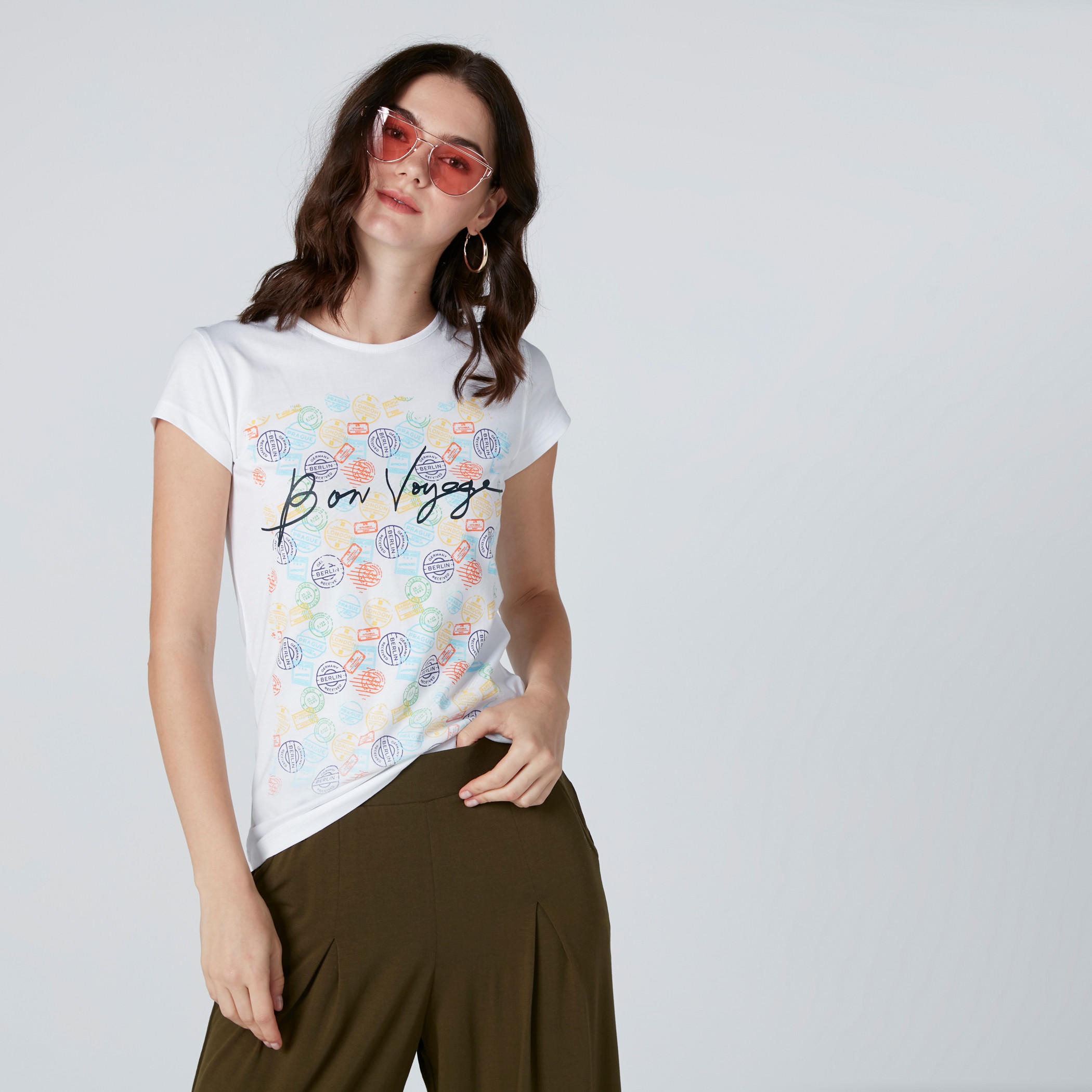 تيشيرت بياقة مستديرة وأكمام كاب وطبعات-women-clothing-tshirts-image-4