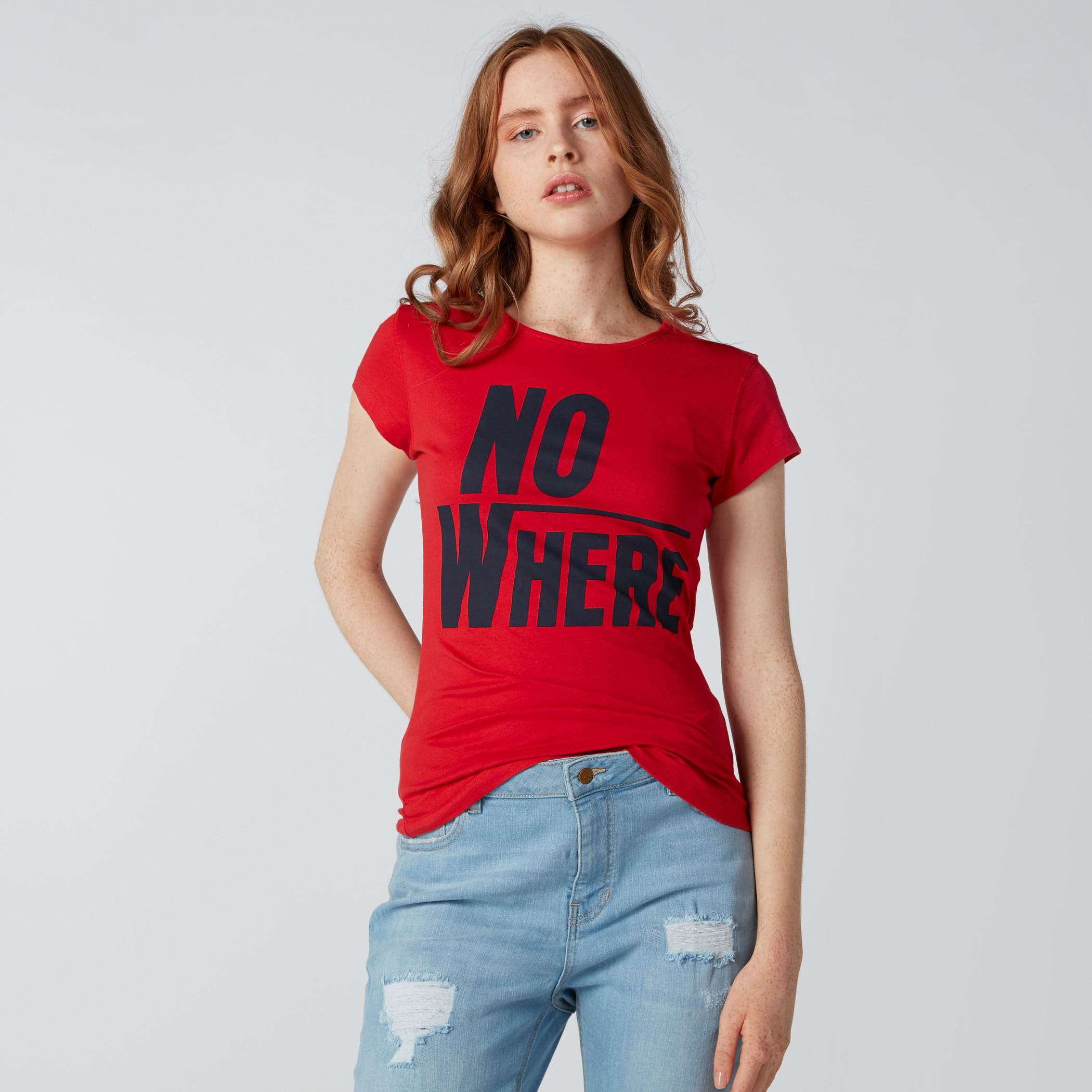 تيشيرت بطبعات بقصّة سليم وياقة مستديرة وأكمام كاب-women-clothing-tshirts-image-3