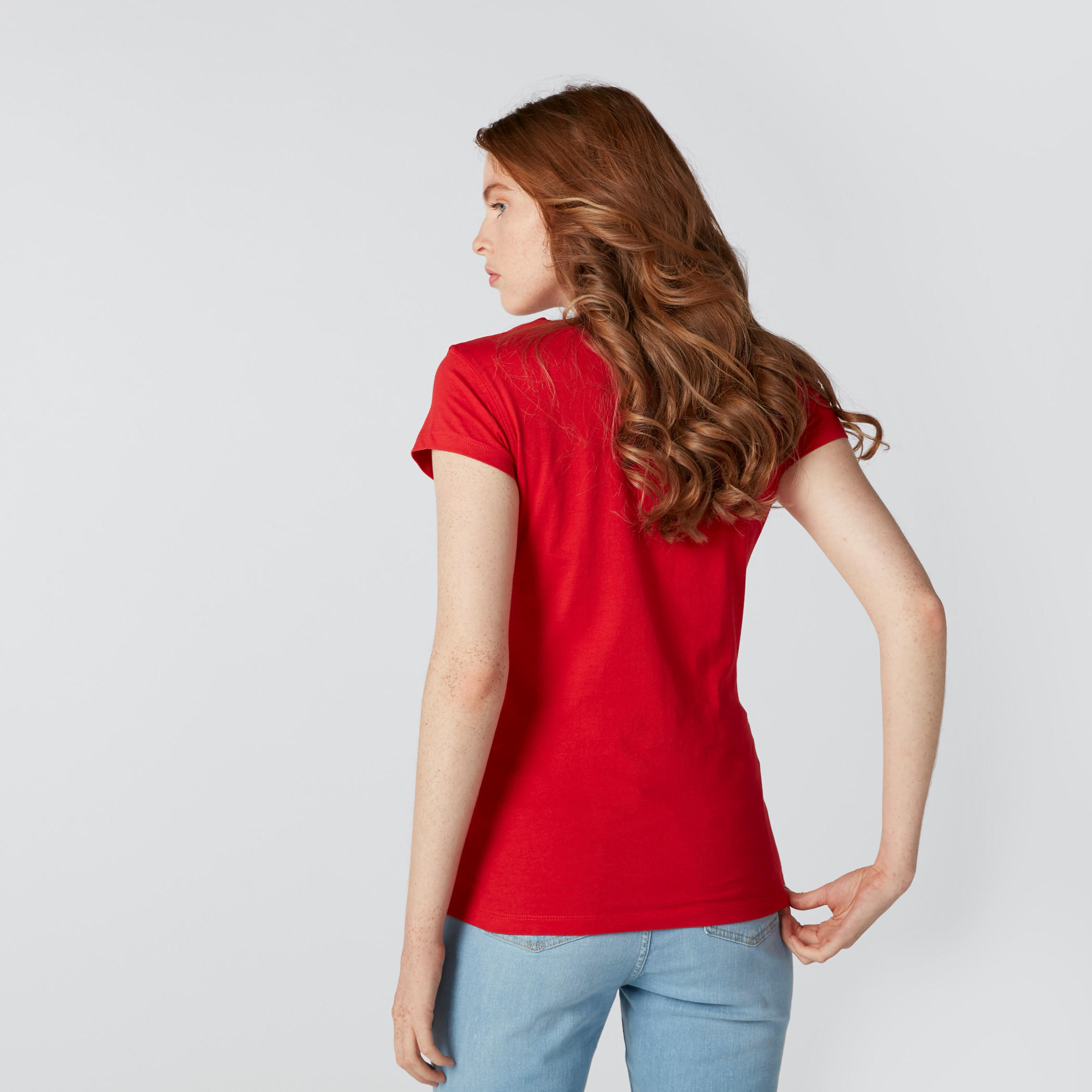 تيشيرت بطبعات بقصّة سليم وياقة مستديرة وأكمام كاب-women-clothing-tshirts-image-2