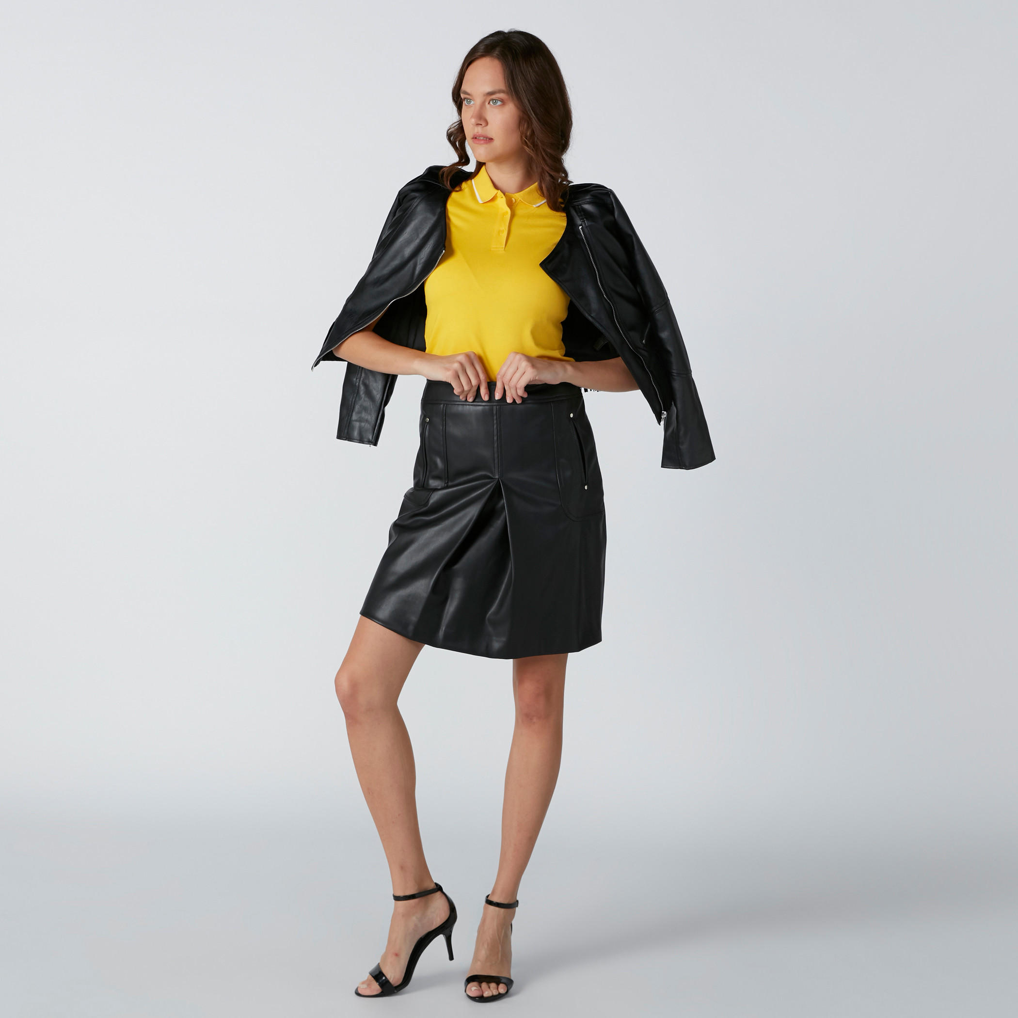 تيشيرت بياقة بولو وأكمام قصيرة ودرزات-women-clothing-tshirts-image-1