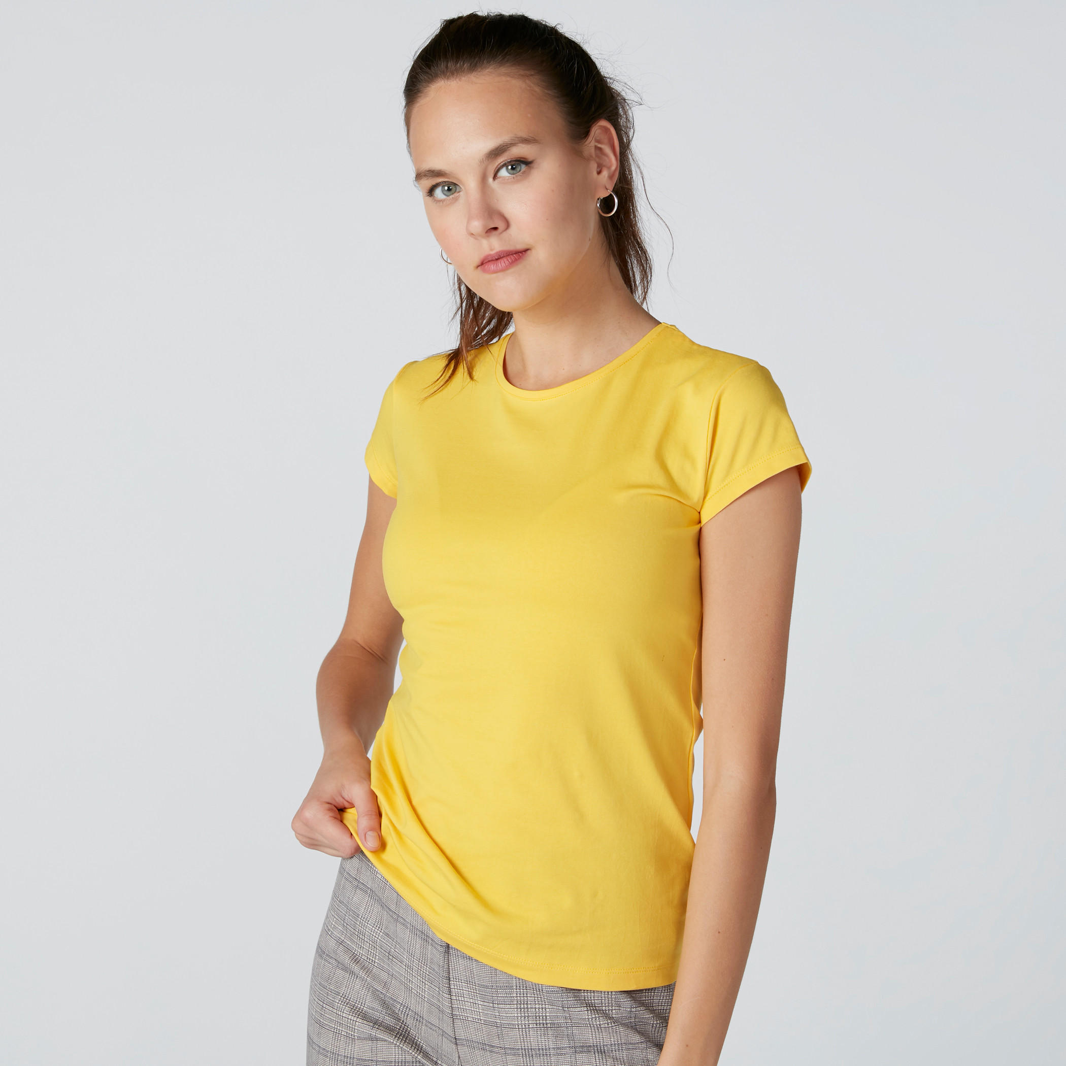 تيشيرت بياقة ضيّقة وأكمام كاب-women-clothing-tshirts-image-1