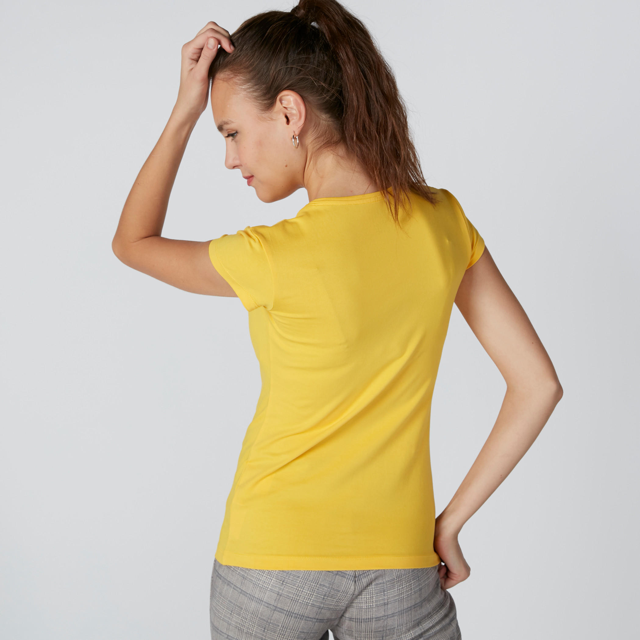 تيشيرت بياقة ضيّقة وأكمام كاب-women-clothing-tshirts-image-2
