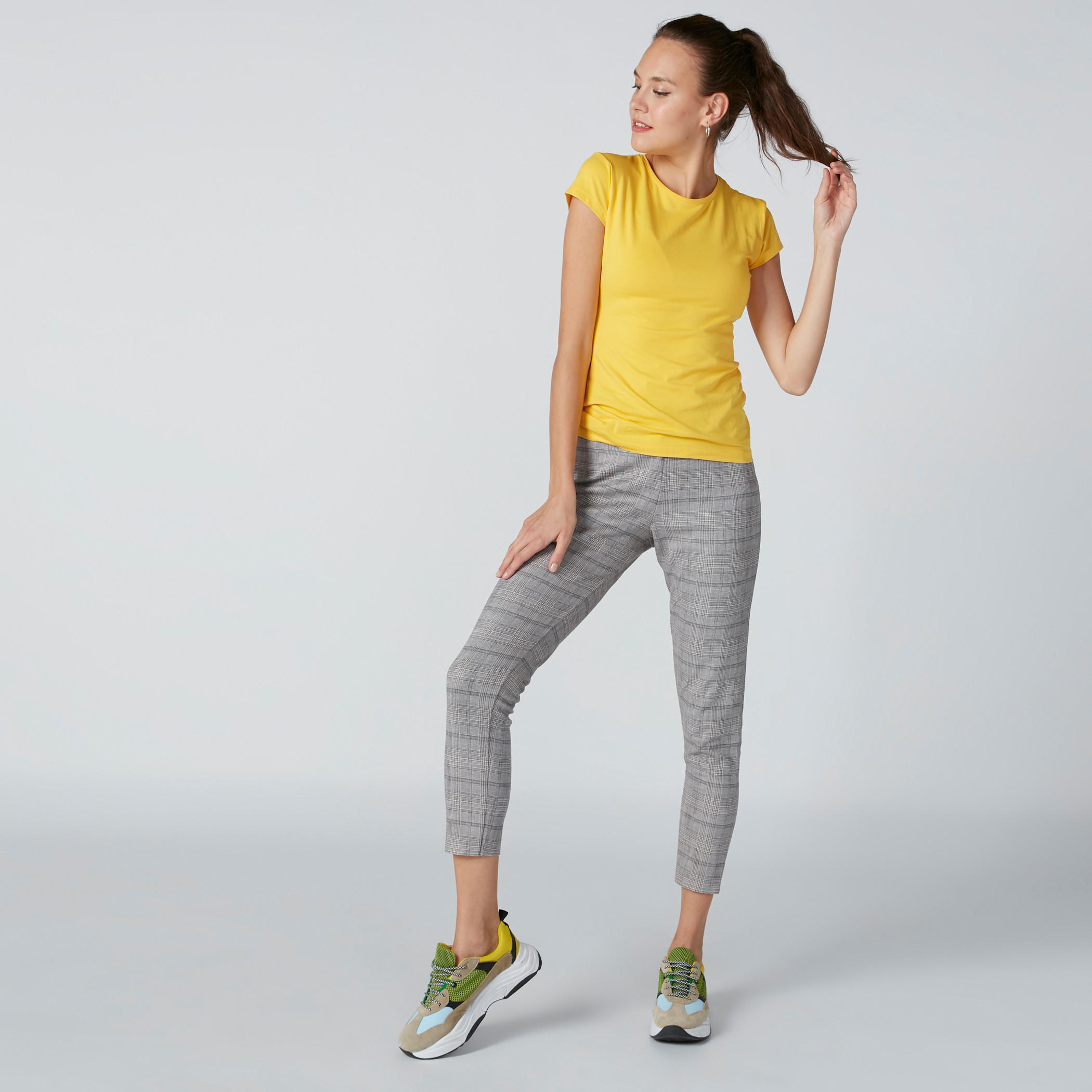 تيشيرت بياقة ضيّقة وأكمام كاب-women-clothing-tshirts-image-3