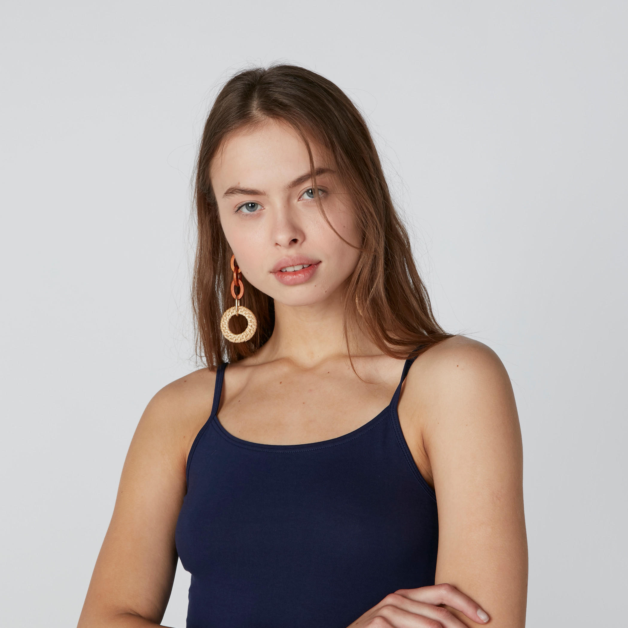 بلوزة بحمّالات رفيعة وياقة عميقة-women-clothing-tshirts-image-1