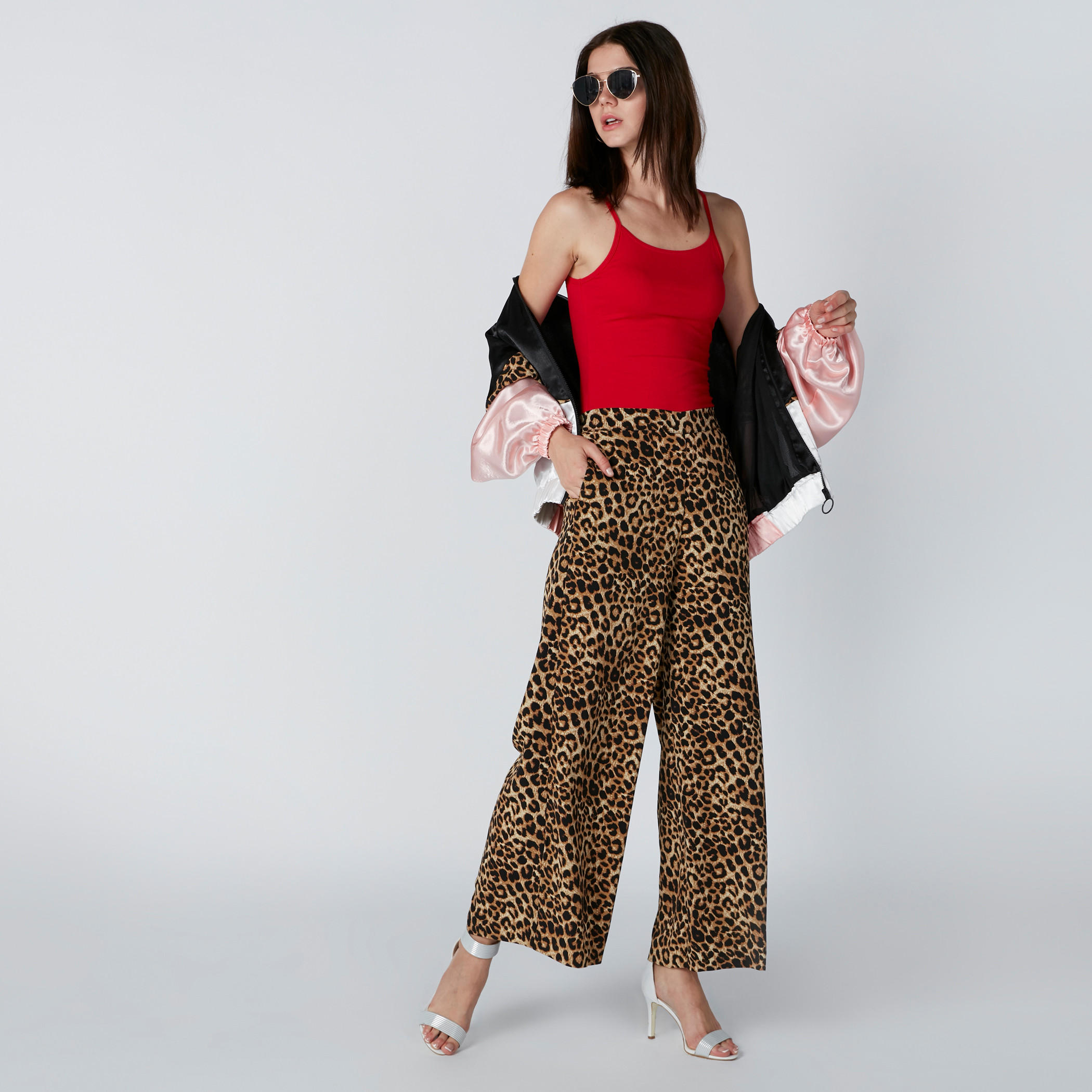 بلوزة كامي بياقة عميقة وحمالات رفيعة-women-clothing-tshirts-image-3