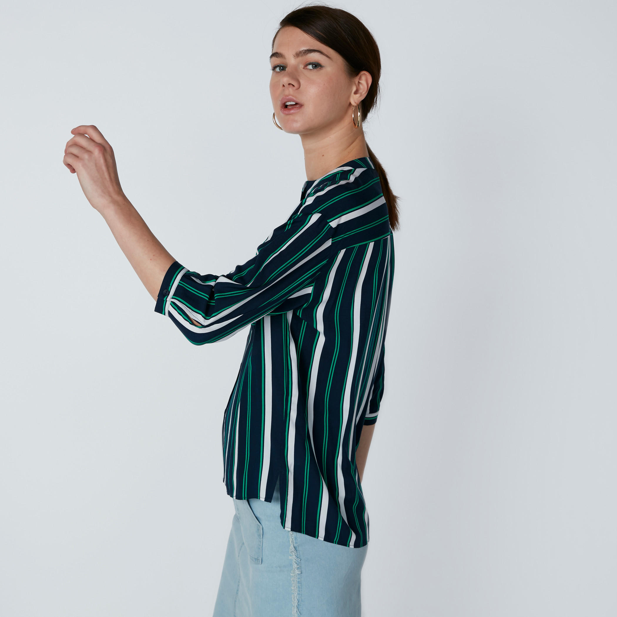 قميص مقلّم بياقة ماندارين وجيب-women-clothing-shirtsandblouses-shirts-image-4