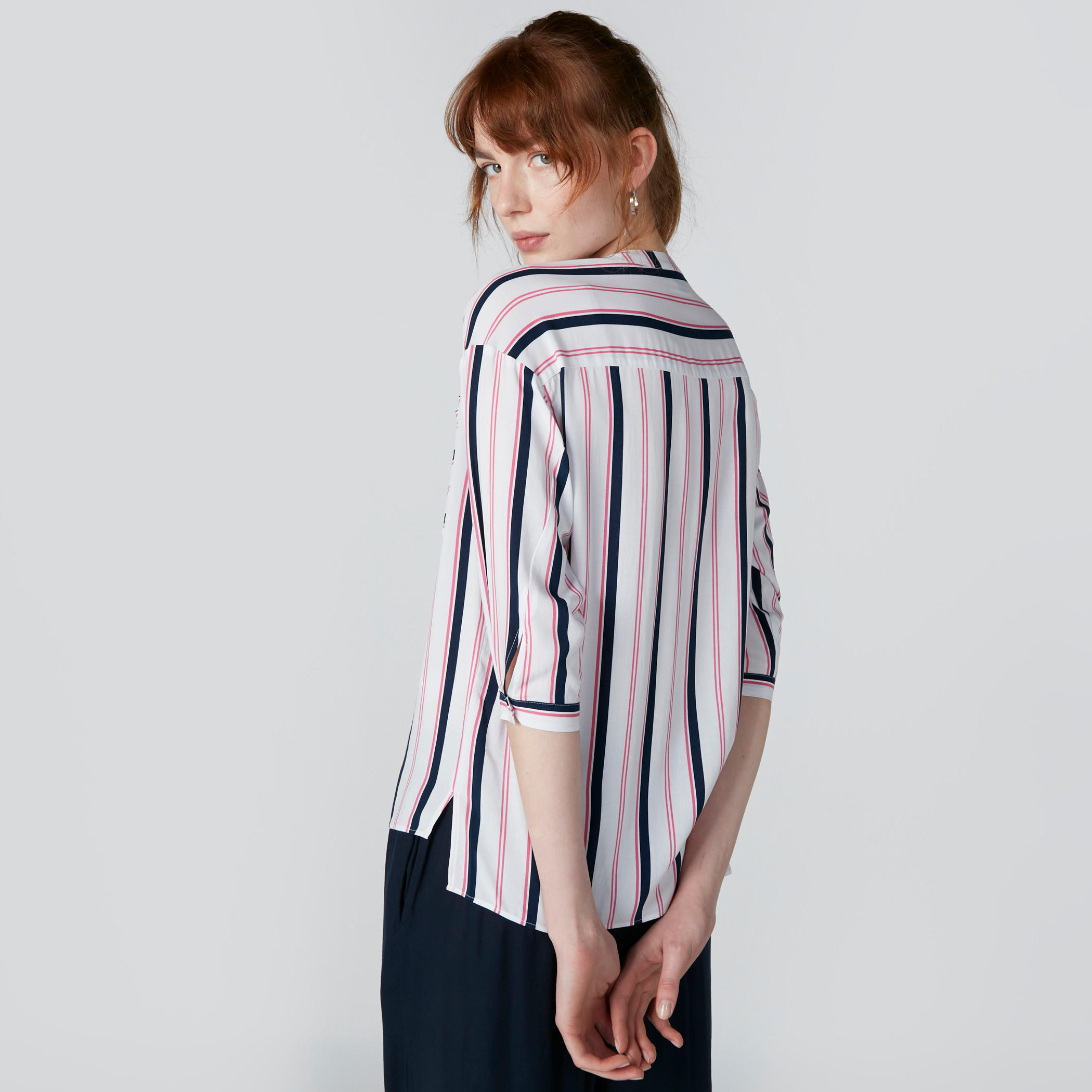 قميص مقلّم بياقة ماندارين وأكمام 3/4 وجيوب-women-clothing-shirtsandblouses-shirts-image-2