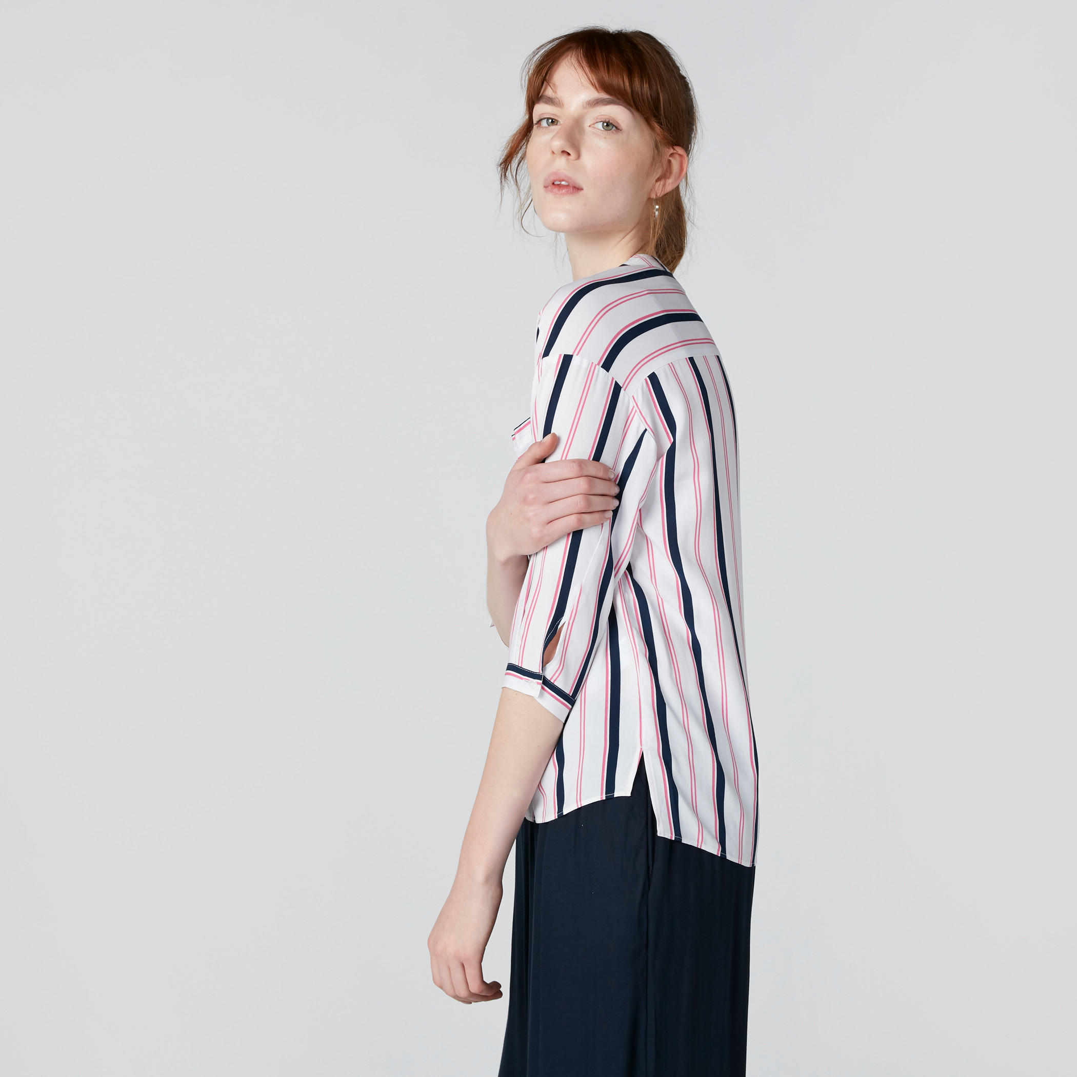 قميص مقلّم بياقة ماندارين وأكمام 3/4 وجيوب-women-clothing-shirtsandblouses-shirts-image-4