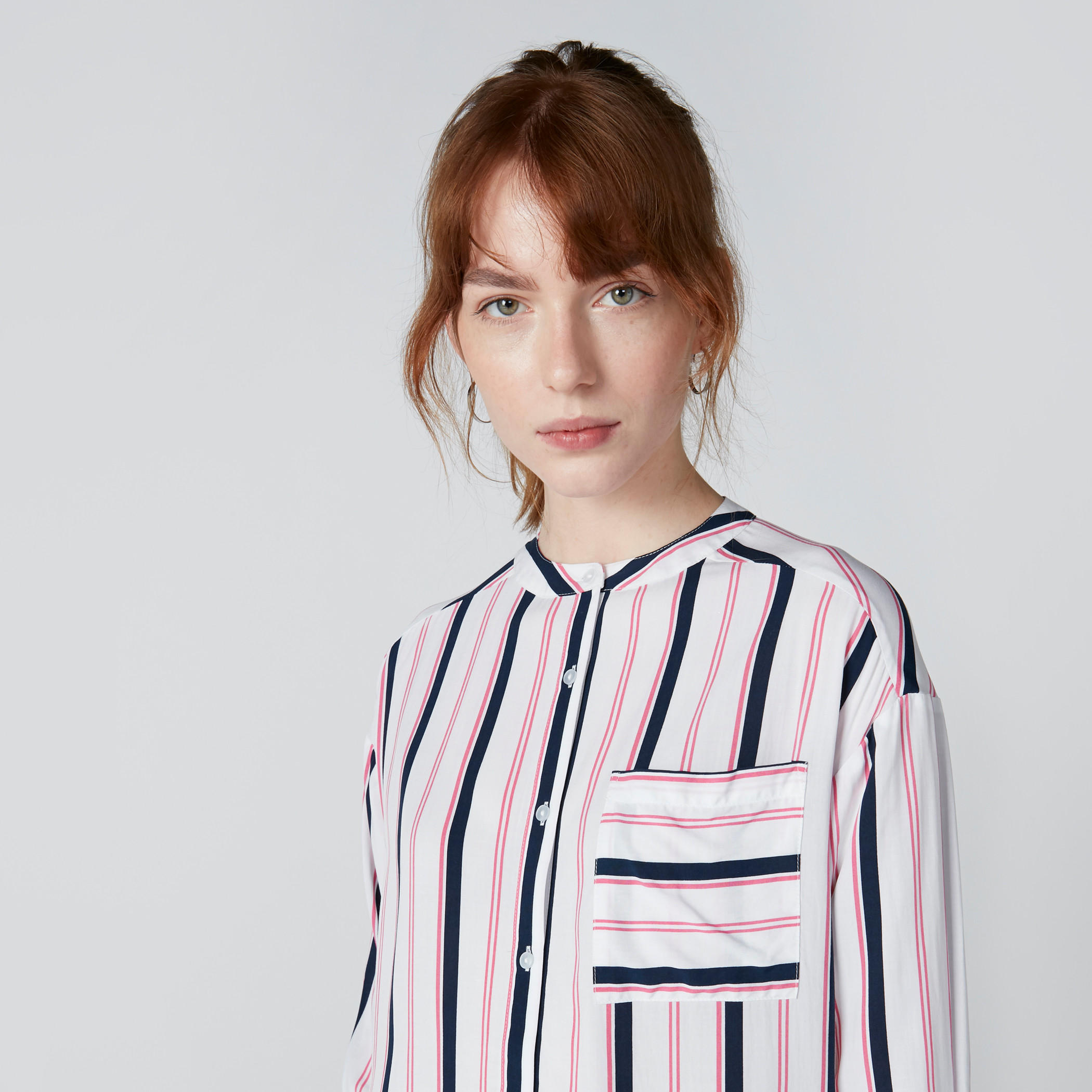 قميص مقلّم بياقة ماندارين وأكمام 3/4 وجيوب-women-clothing-shirtsandblouses-shirts-image-5