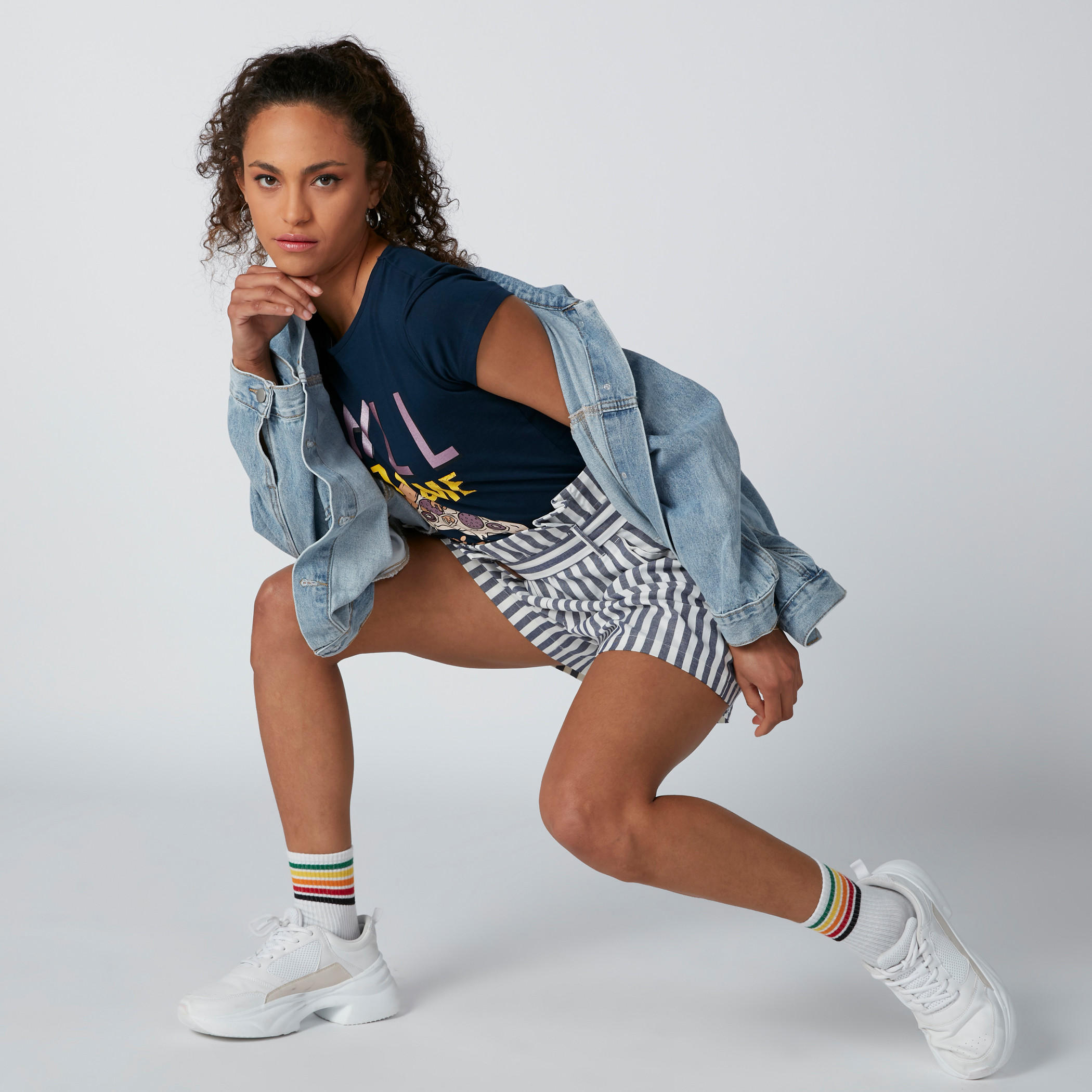 تيشيرت بياقة مستديرة وأكمام كاب وطبعات-women-clothing-tshirts-image-1