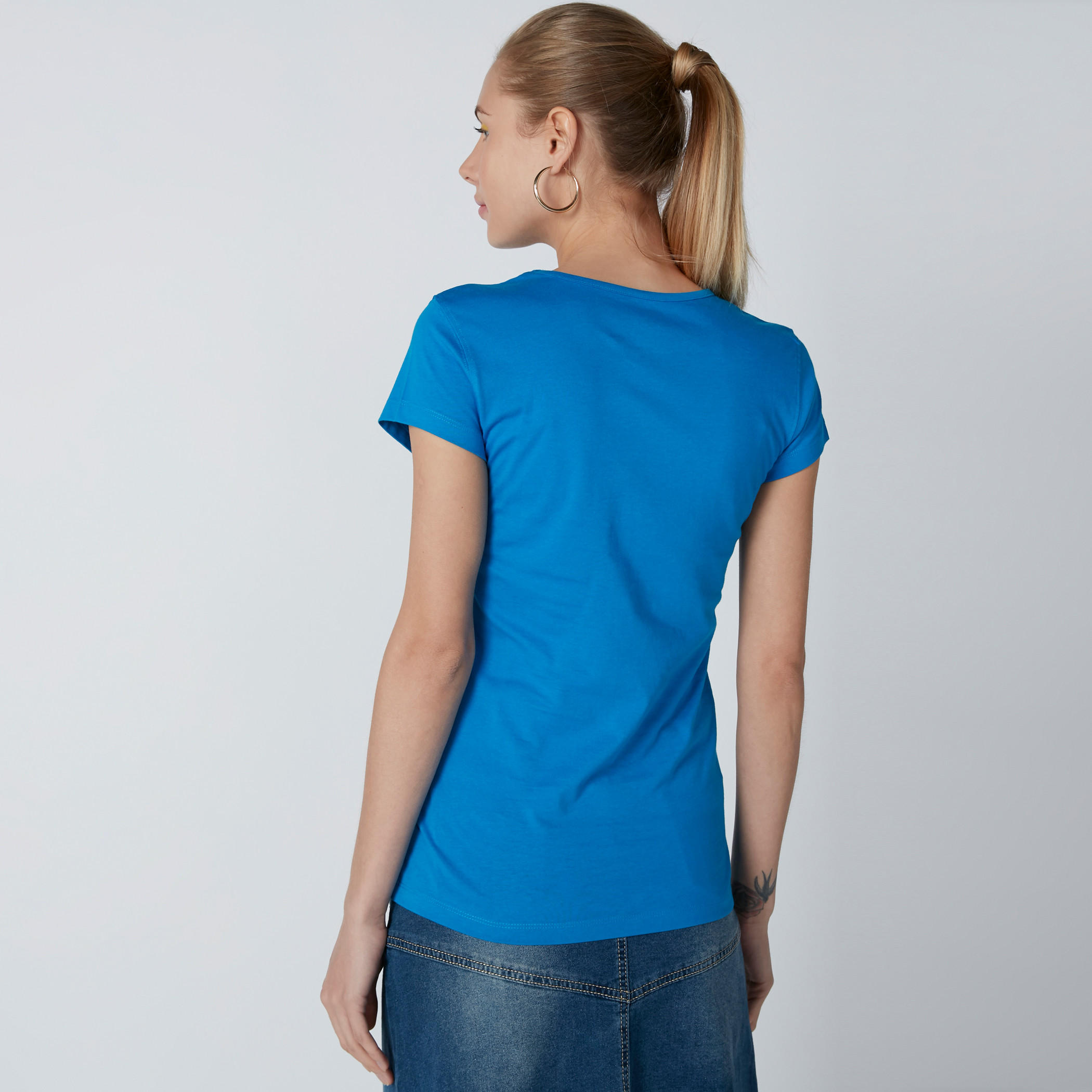 تيشيرت سليم فيت بياقة مستديرة وأكمام قصيرة وطبعات-women-clothing-tshirts-image-2