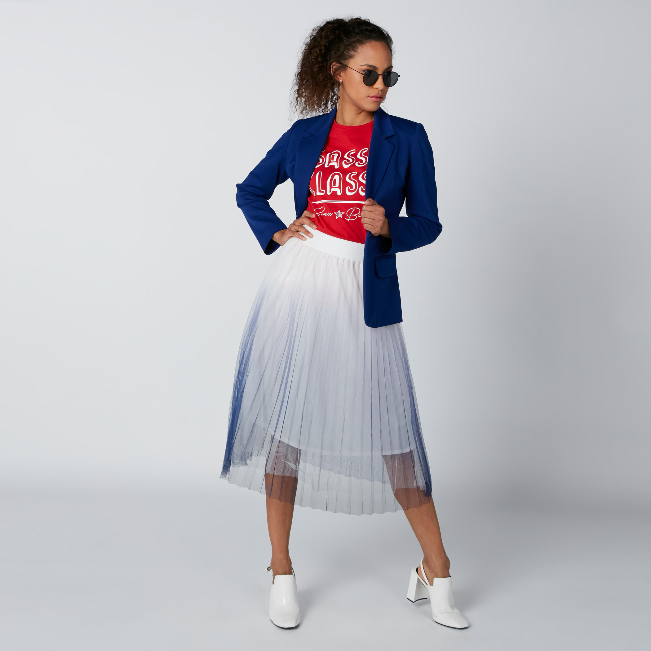 تيشيرت بياقة مستديرة وأكمام قصيرة وطبعات نصيّة-women-clothing-tshirts-image-1