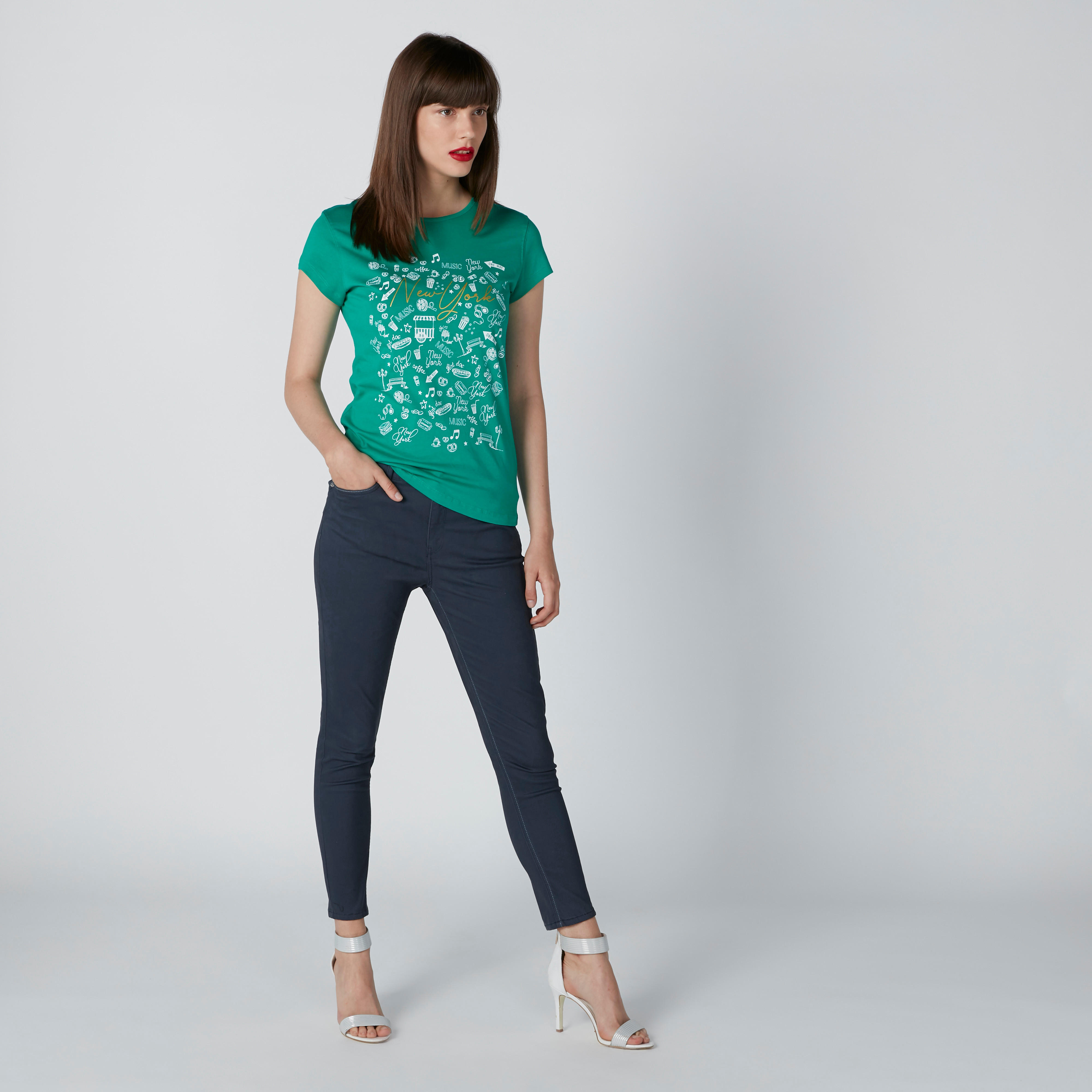 تيشيرت سليم فيت بياقة مستديرة وأكمام كاب وطبعات-women-clothing-tshirts-image-1