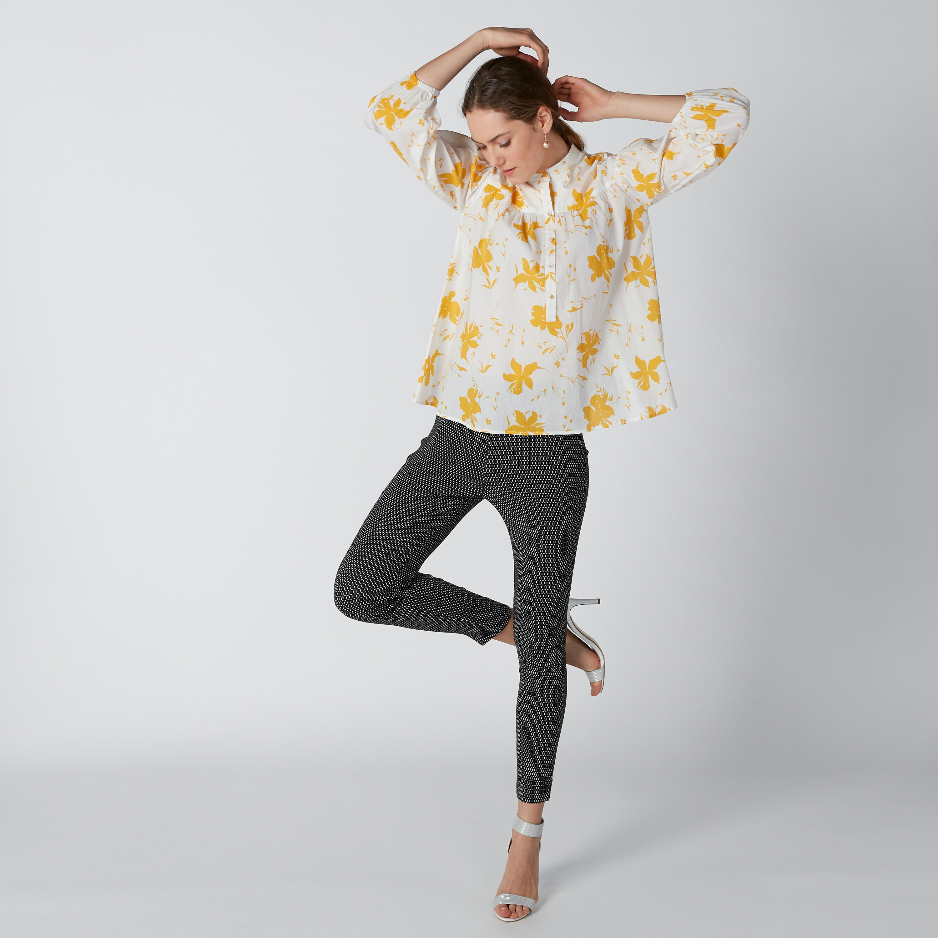 بلوزة مستدامة بياقة ماندارين وطبعات زهرية-women-clothing-shirtsandblouses-blouses-image-1