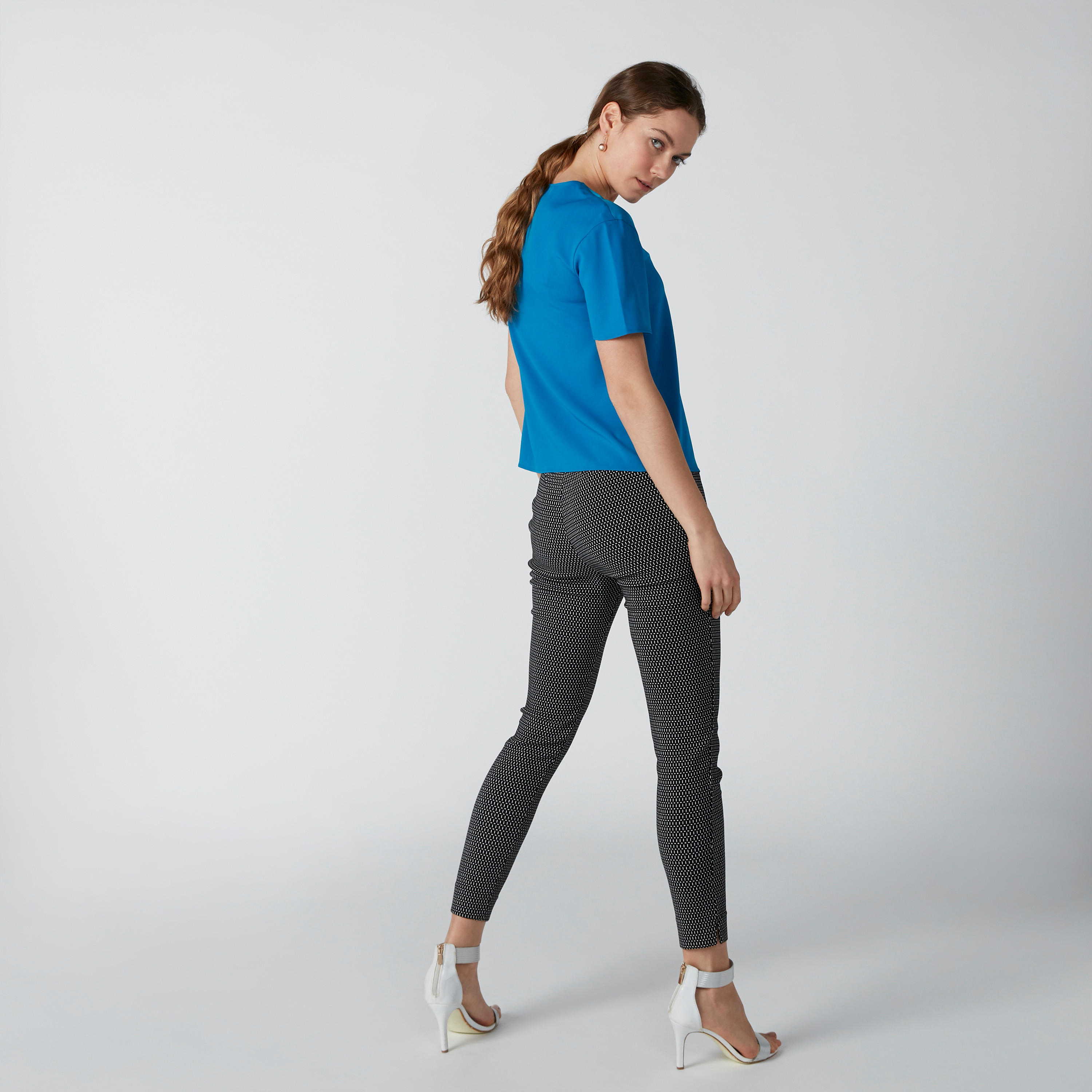 بلوزة بياقة V وأكمام قصيرة-women-clothing-shirtsandblouses-blouses-image-1