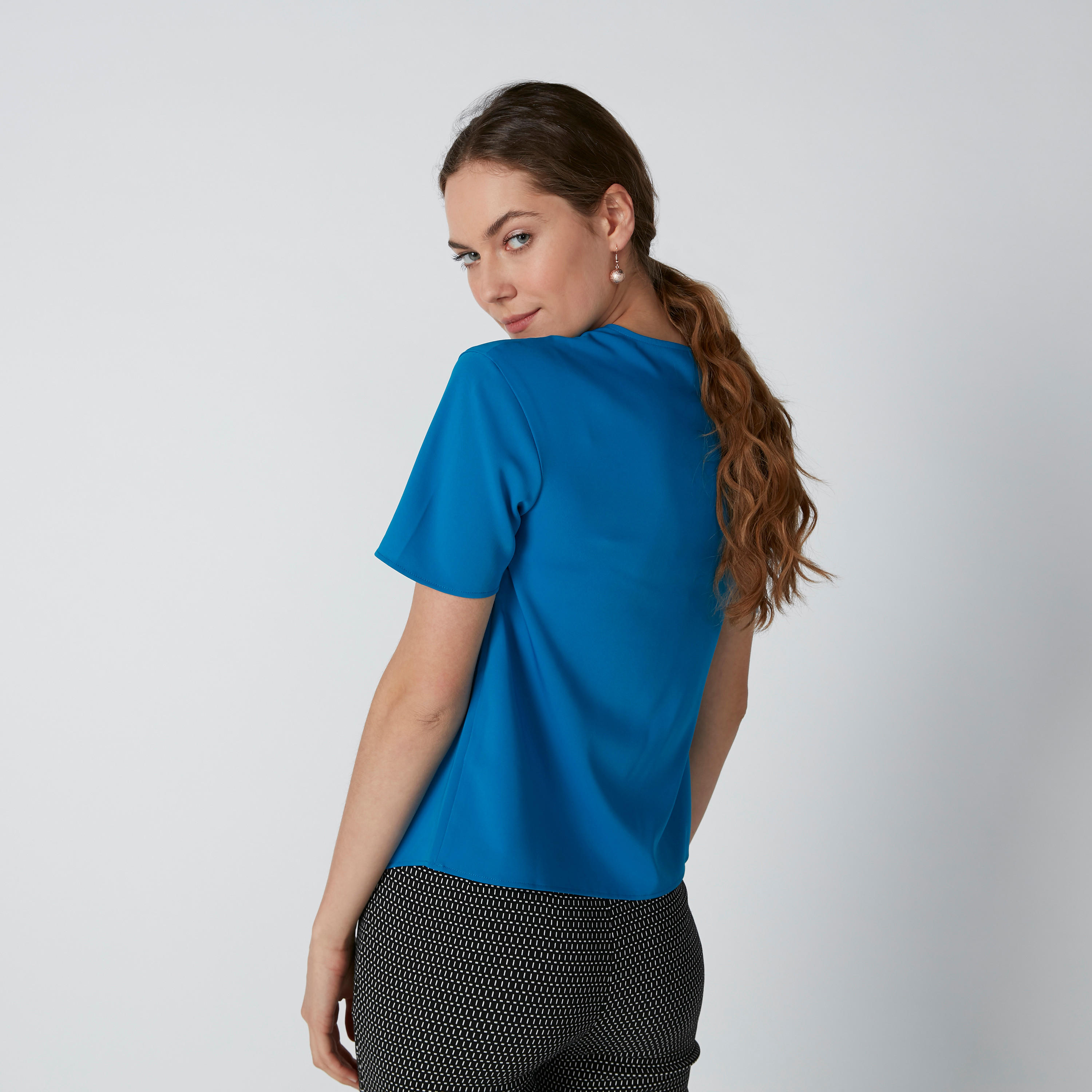 بلوزة بياقة V وأكمام قصيرة-women-clothing-shirtsandblouses-blouses-image-3